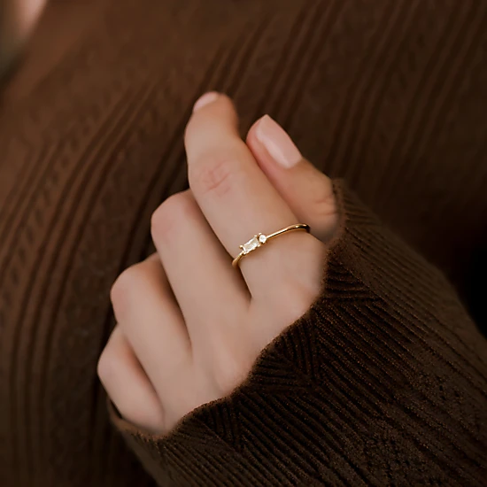 Mint & Lily Women's Dainty Baguette Ring