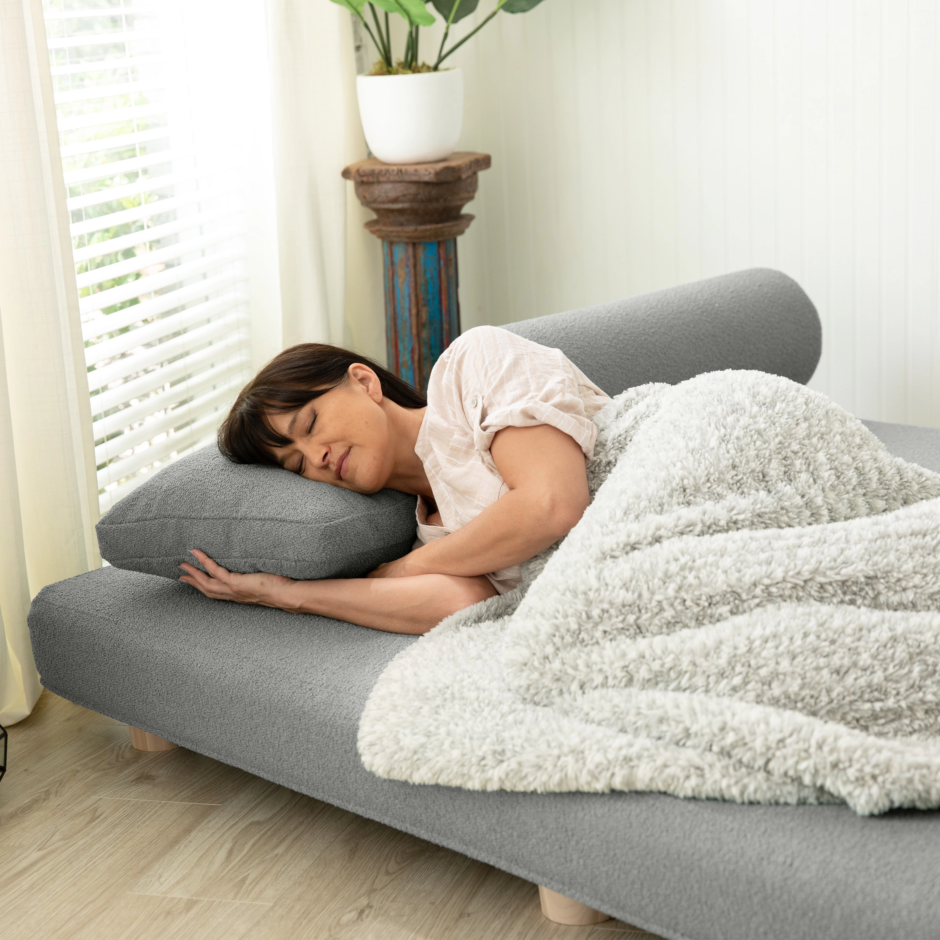 Avida Daybed - Fold-Out Sleeper Chaise with Premium Memory Foam Queen-Size Mattress