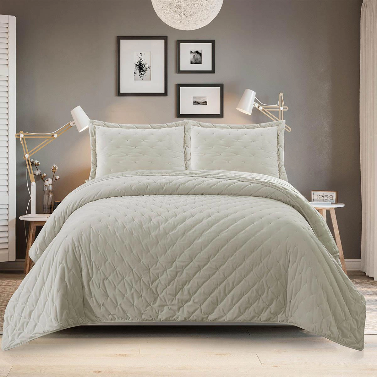 Egyptian Linens Fluffy Velvet Coverlet Quilt Set