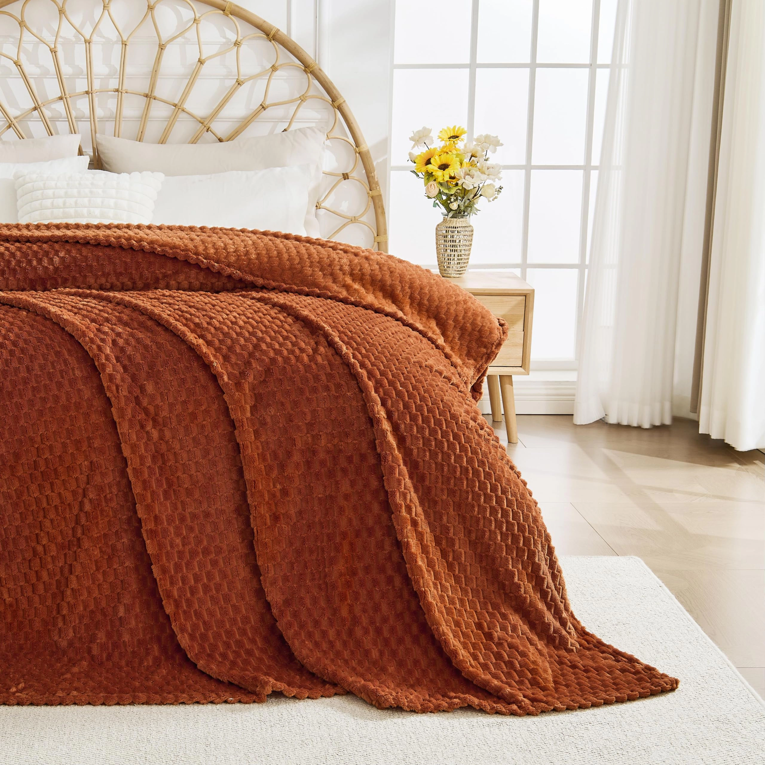 Flannel Throw Blanket 60x80IN 300GSM Fleece Soft Warm Home Decor Bed Adults All Seasons