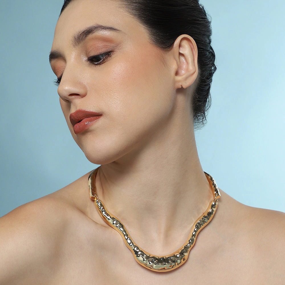 SOHI Women's The Hammered-Horn Collar Necklace - California Gold