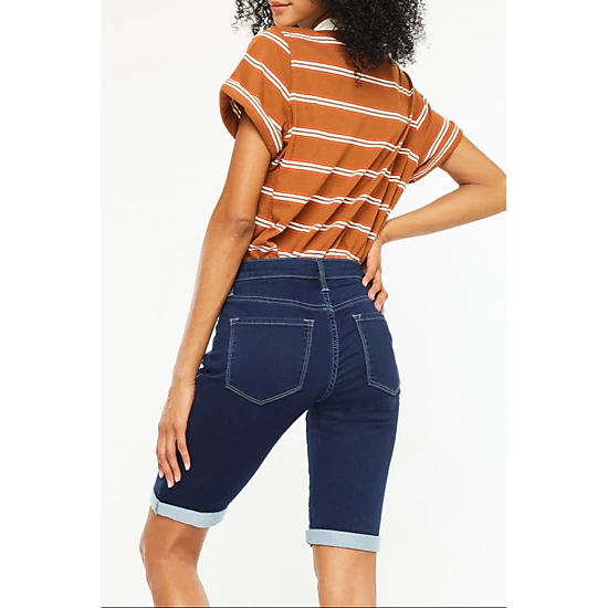 KanCan Women's Essentials Mid Rise Bermuda Shorts Blanco