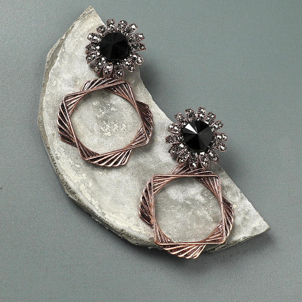 SOHI Women's Black Glass Twisted Square Daisy Drop Earrings