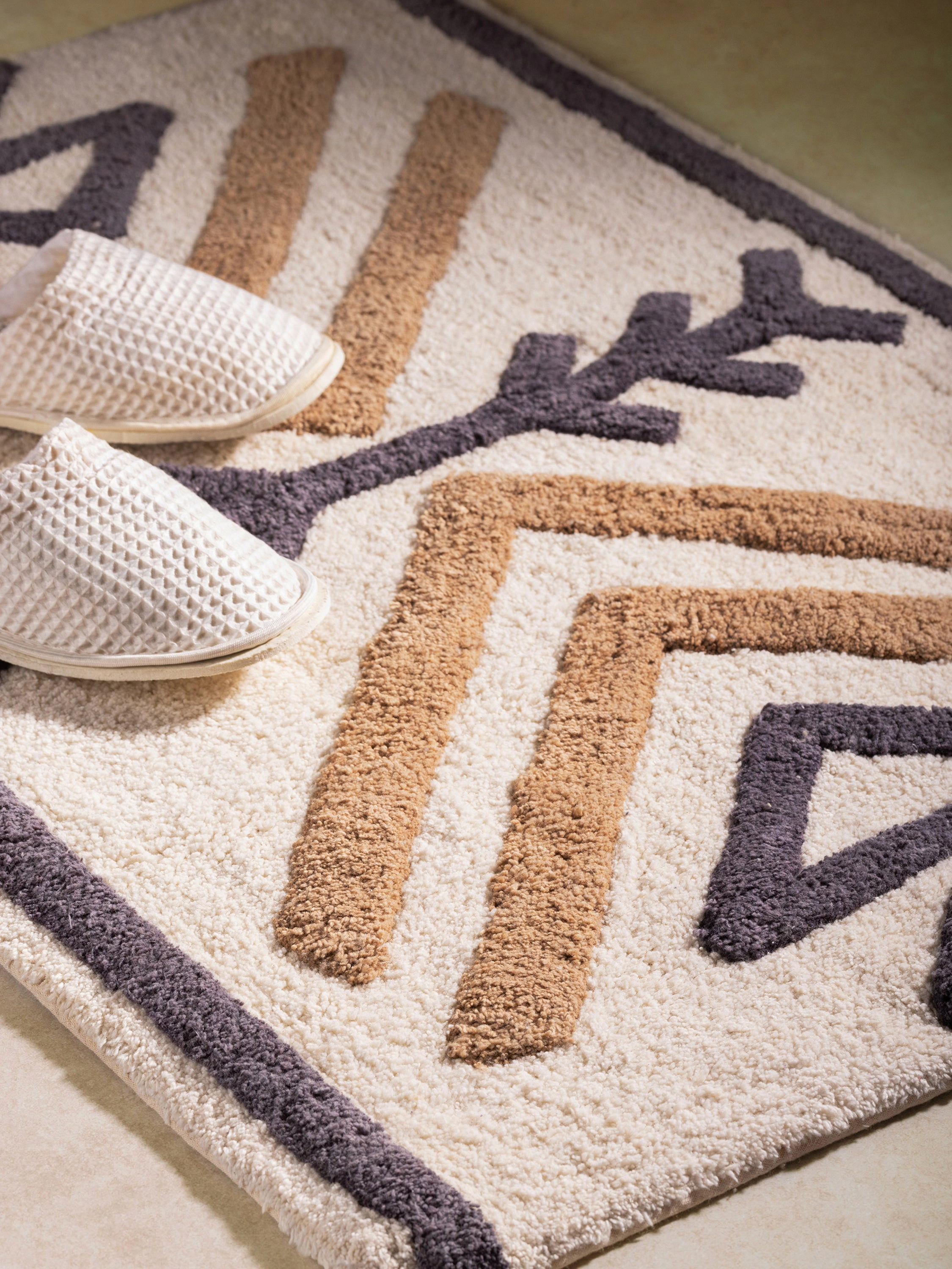 GAURI KOHLI Sitara Bath Mat