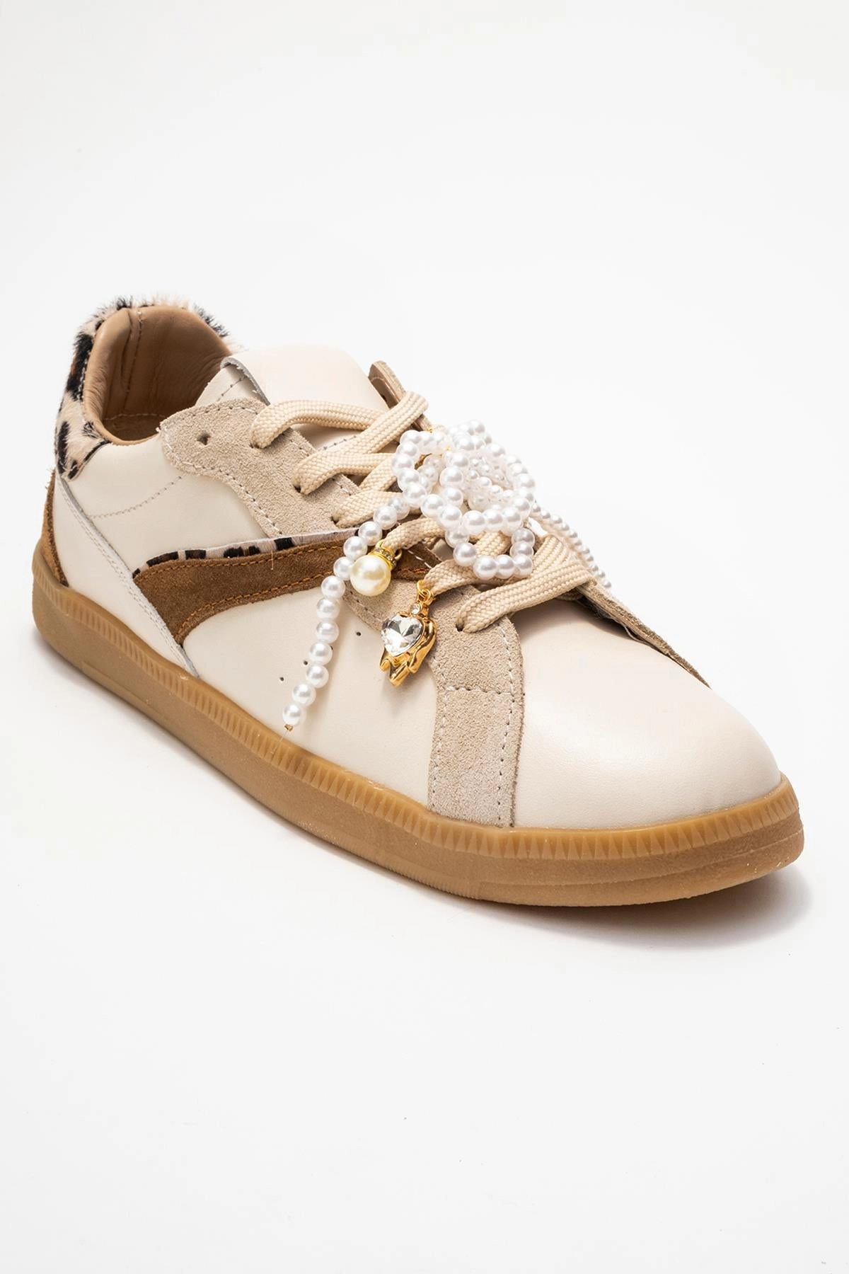 Forever & Always Womens Taren Leather Pearl Buckle Sneakers