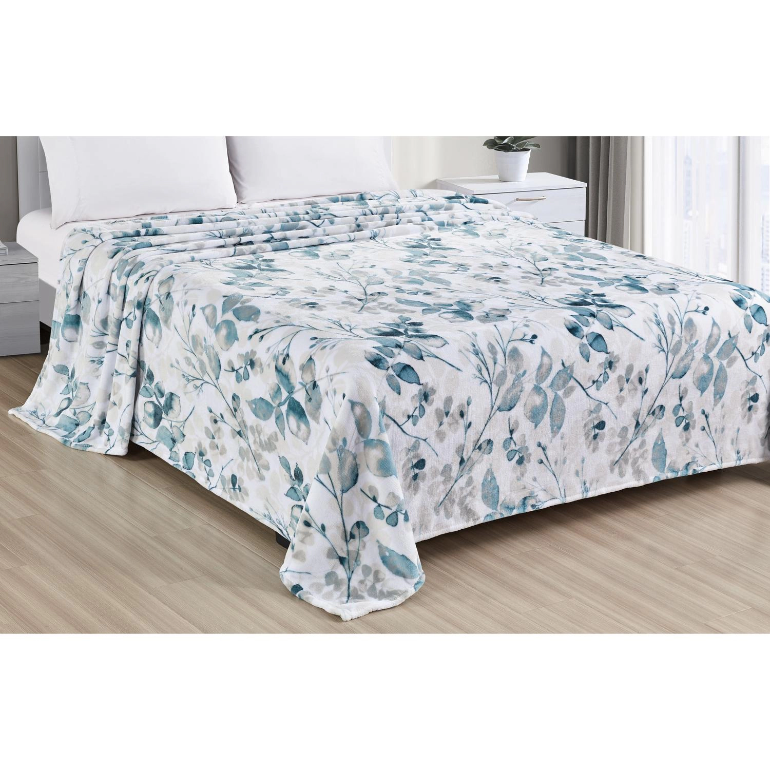 Plazatex Luxurious Ultra Soft Lightweight Dempsey Printed Blanket Queen Light Blue