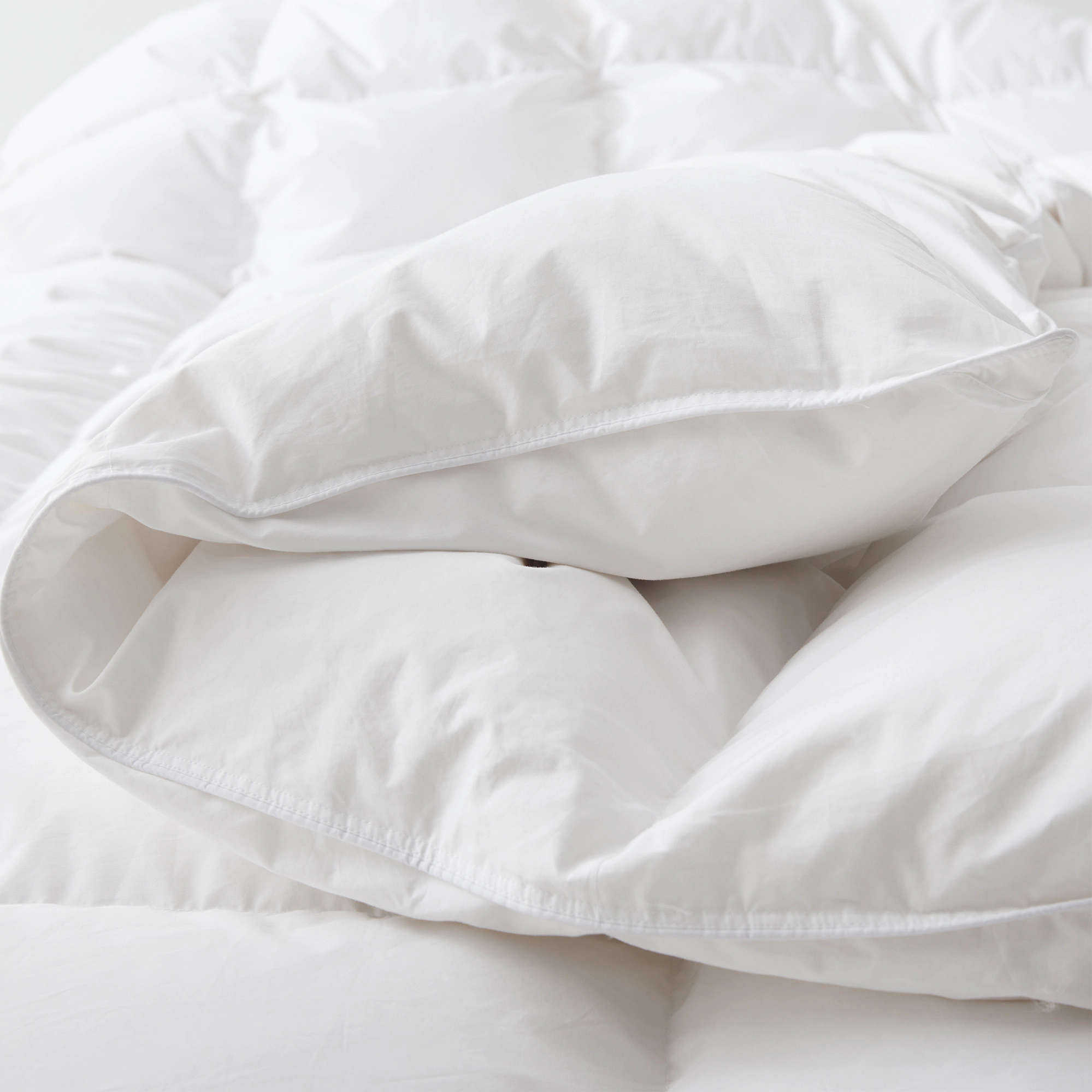 Unikome Heavyweight Extra Warmth 90% White Goose Down Comforter, Luxury 100% Cotton Cover Made in Germany