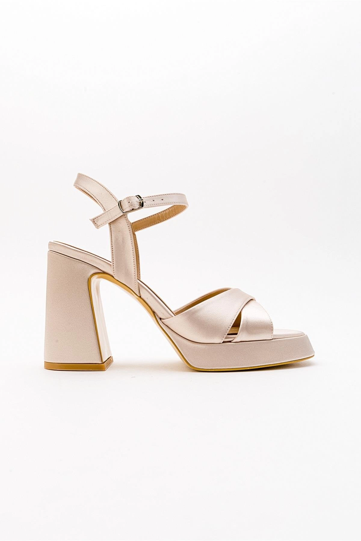 Forever & Always Womens Yvonne Platform Sandals