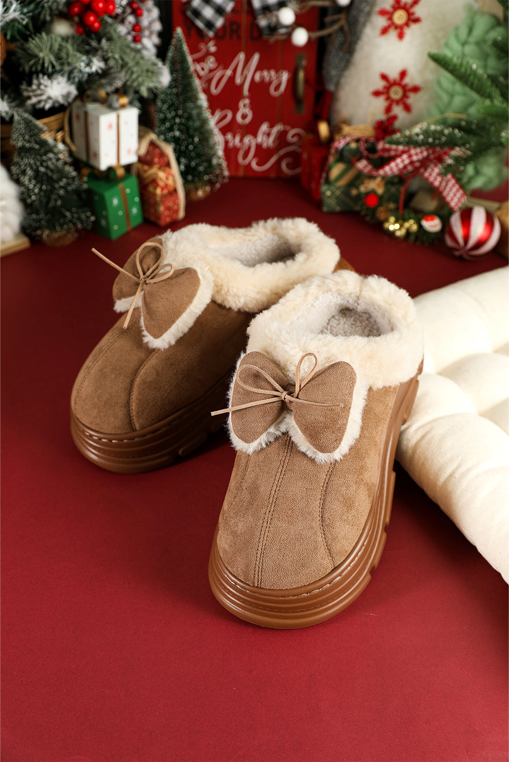 Threaded Pear Women's Brynlee Bow Decor Clog Slippers