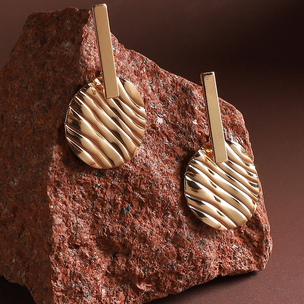 SOHI Women's California Gold Metallic Textured Drop Earrings
