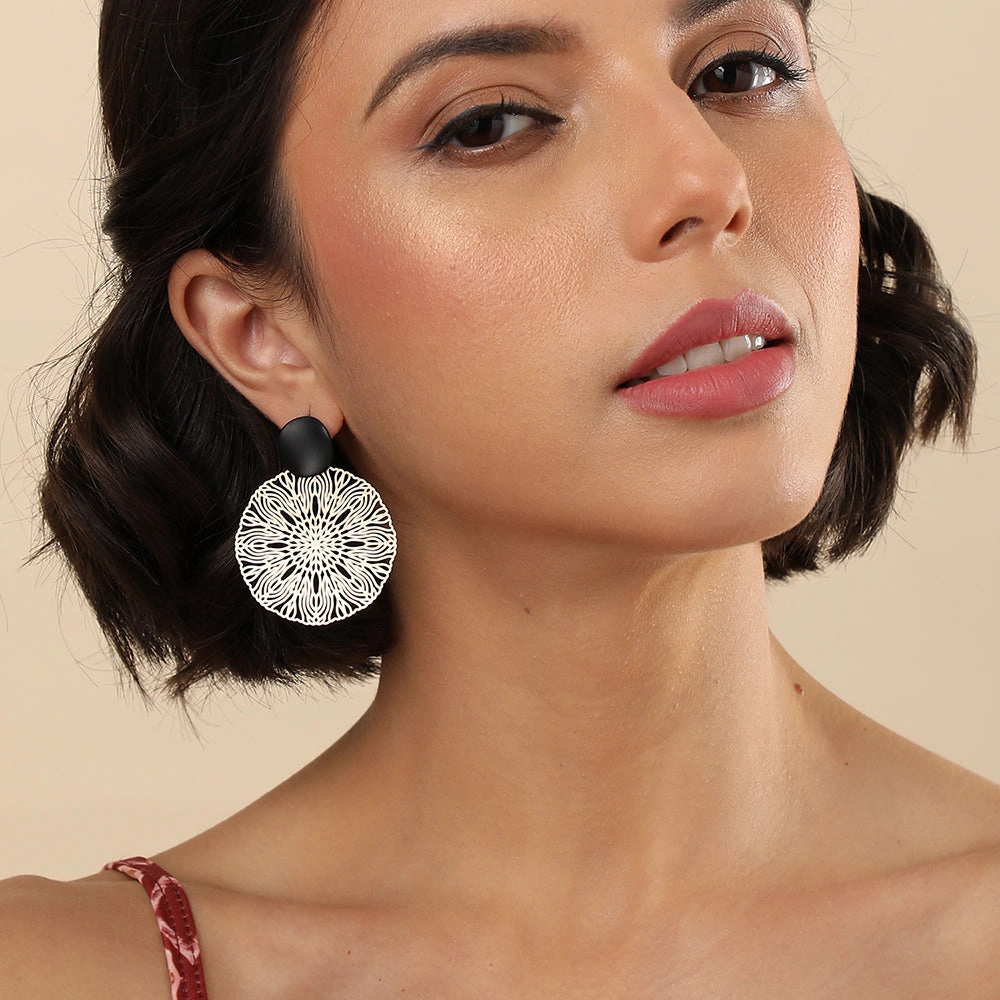 SOHI Women's Filigree Drop Earrings
