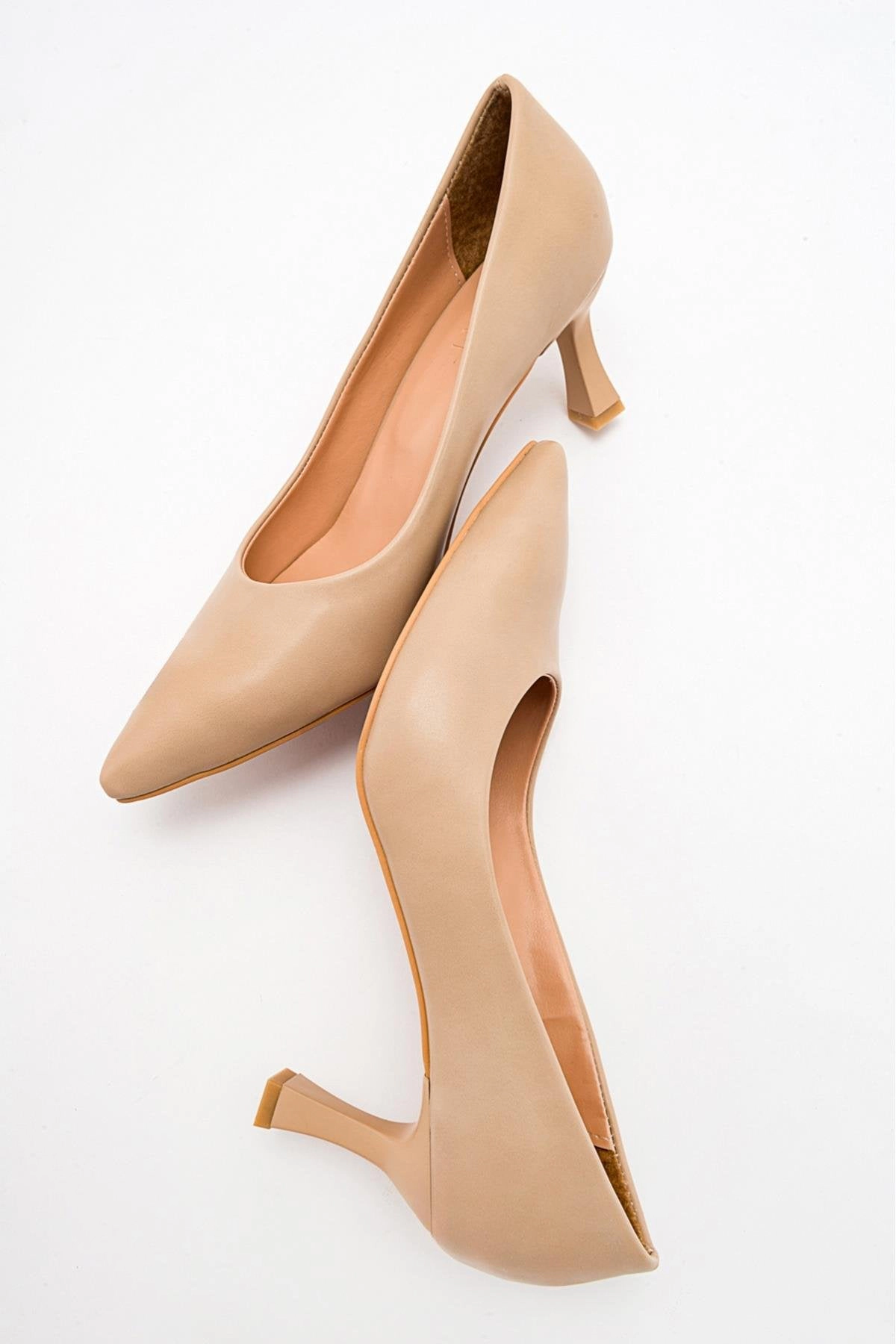 Prologue Shoes Womens Pedra Pointed Toe Pump