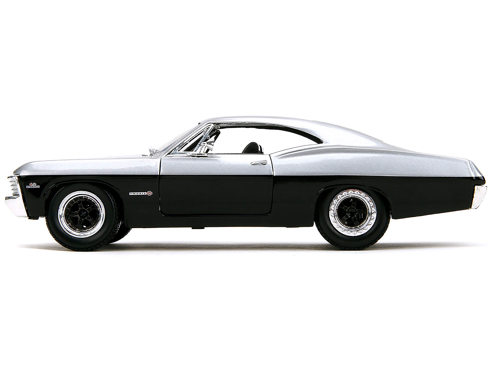 Jada 1967 Chevrolet Impala Ss Silver Metallic And Black "Bigtime Muscle" Series 1/24 Diecast Model Car By Jada