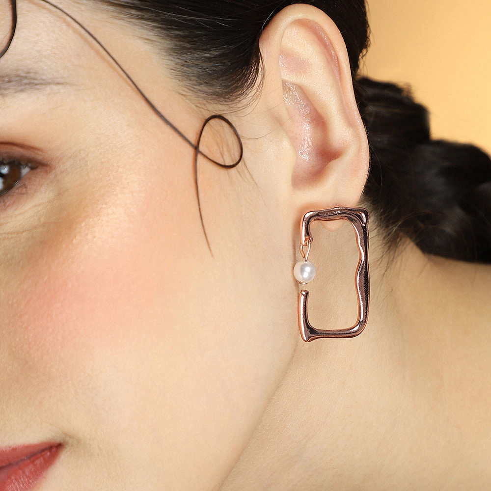 SOHI Women's The Cadre Drop Earrings - Rose Gold