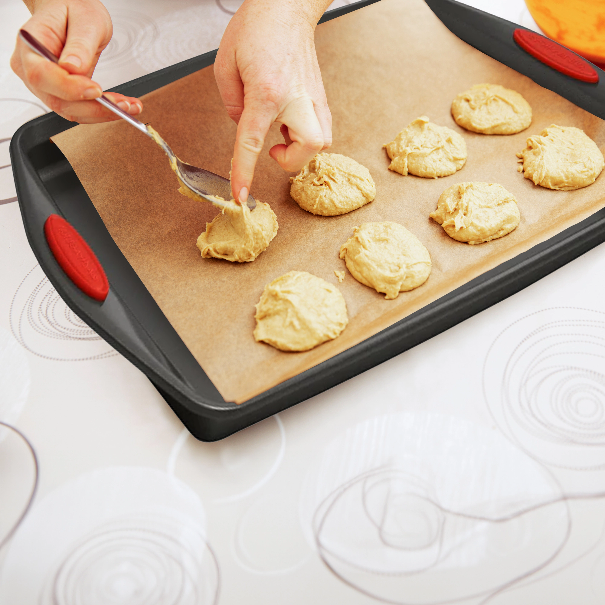 Cheer Collection 3-Piece Nonstick Carbon Steel Baking Pan Set with Heat-Resistant Handles