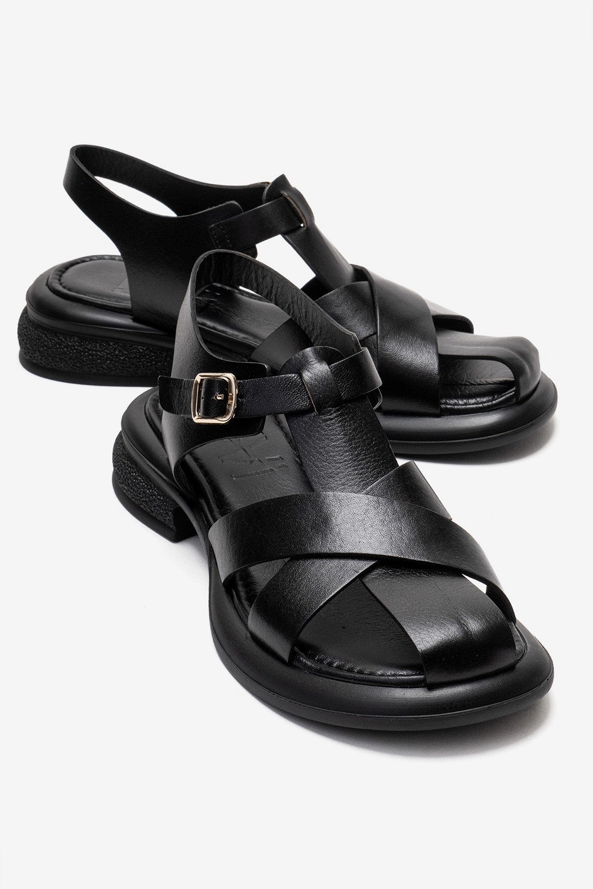 Forever & Always Womens Guido Leather Sandals