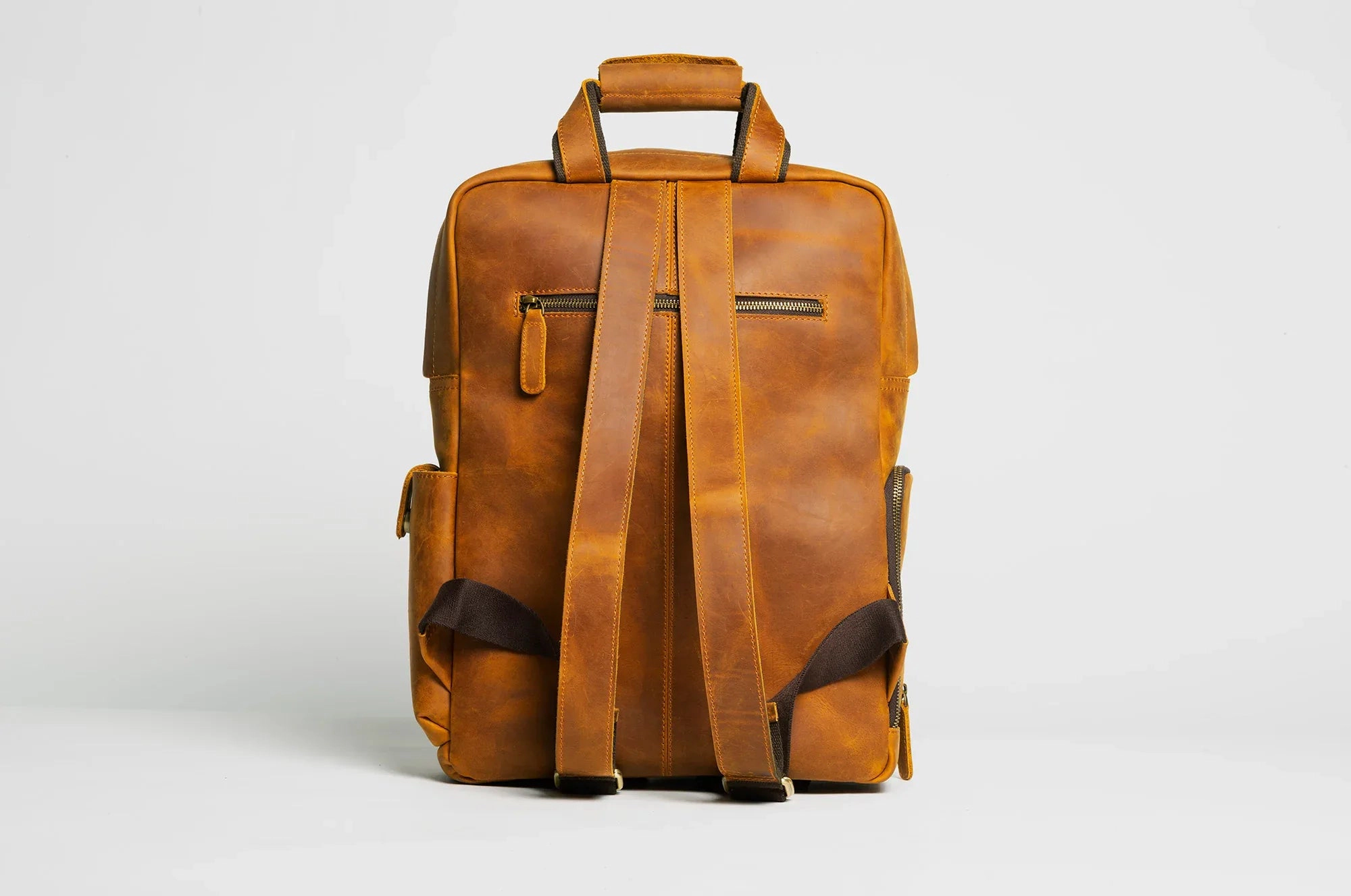 Steel Horse Leather Unisex The MANN Bag | Large Capacity Leather Camera Backpack
