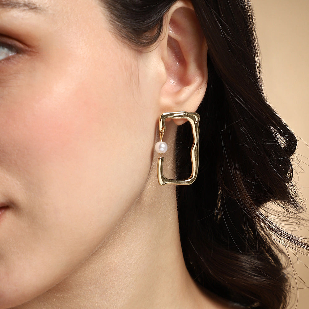 SOHI Women's The Cadre Drop Earrings - California Gold