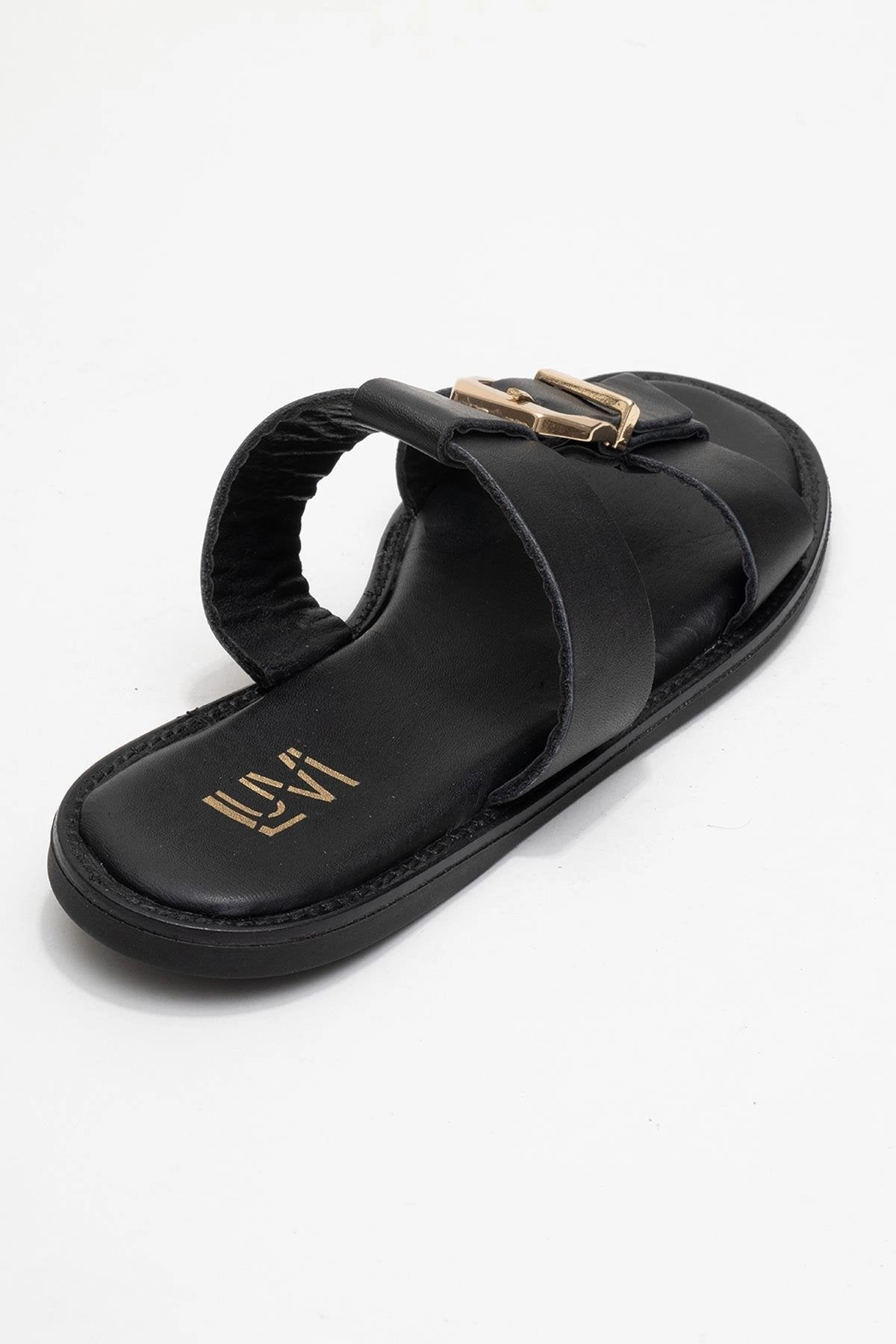 Forever & Always Womens Sveta Leather Buckled Sandals