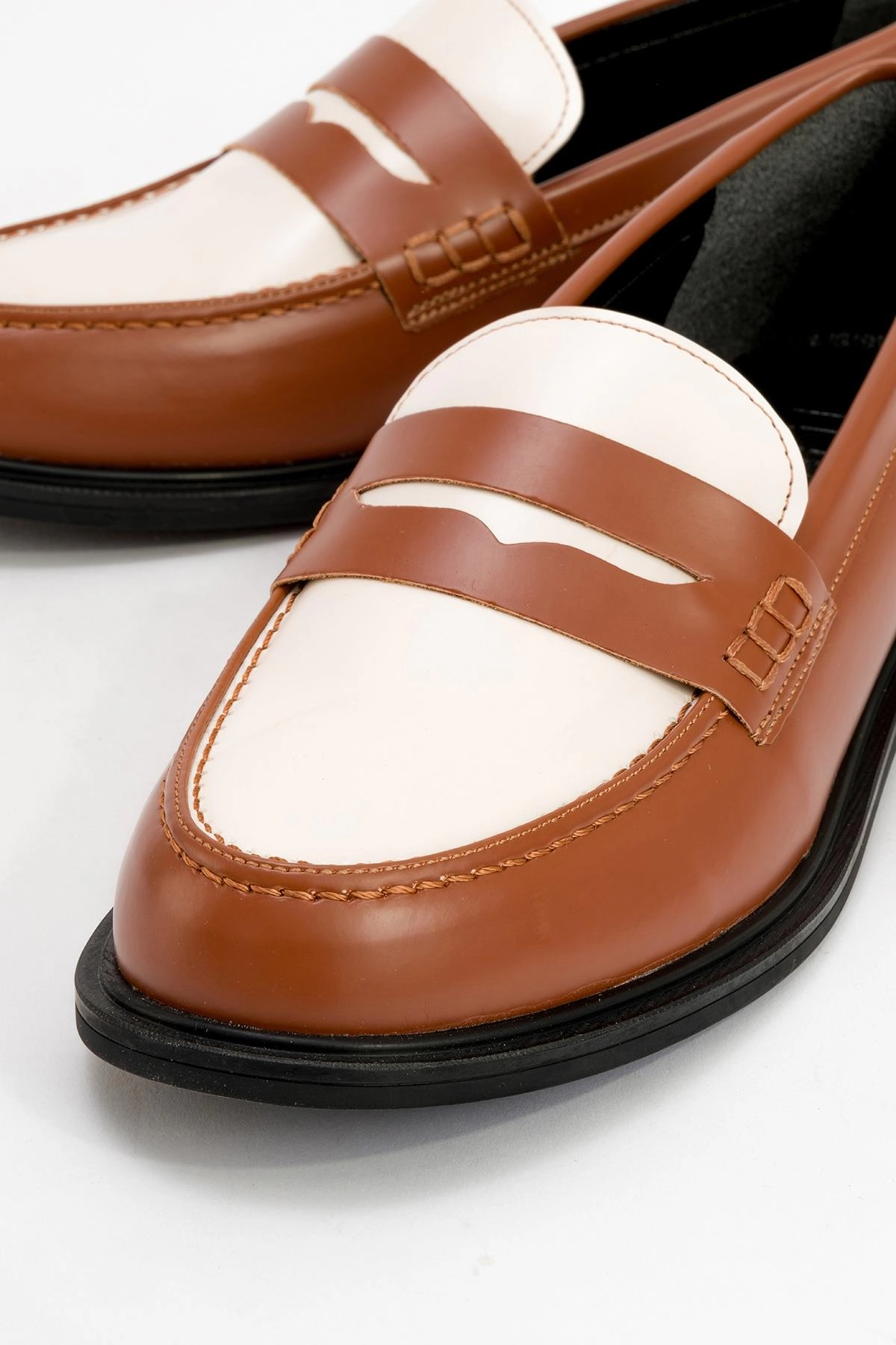 Prologue Shoes Womens CHOOS Loafer