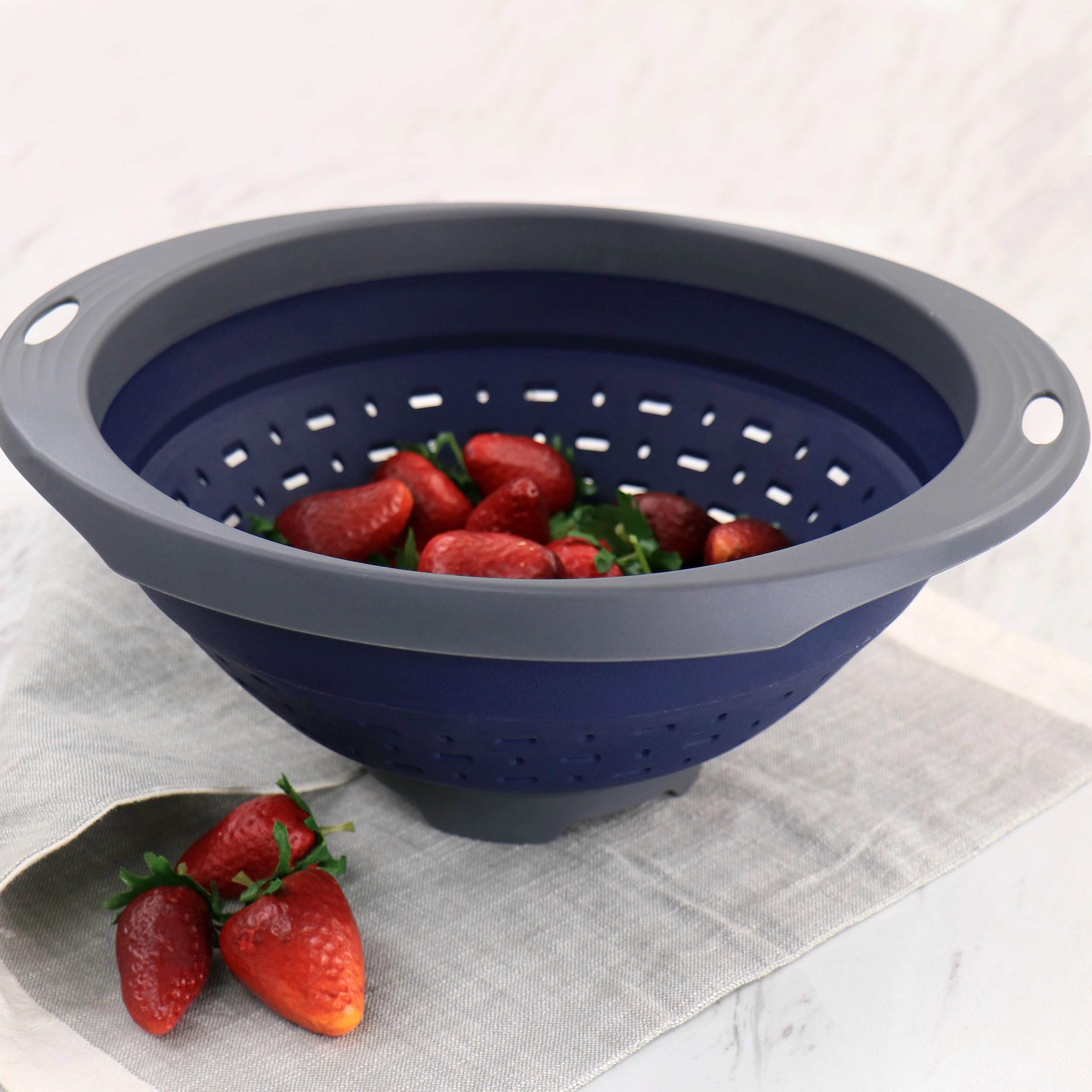 Oster Bluemarine Collapsible Polypropylene Colander in Navy
