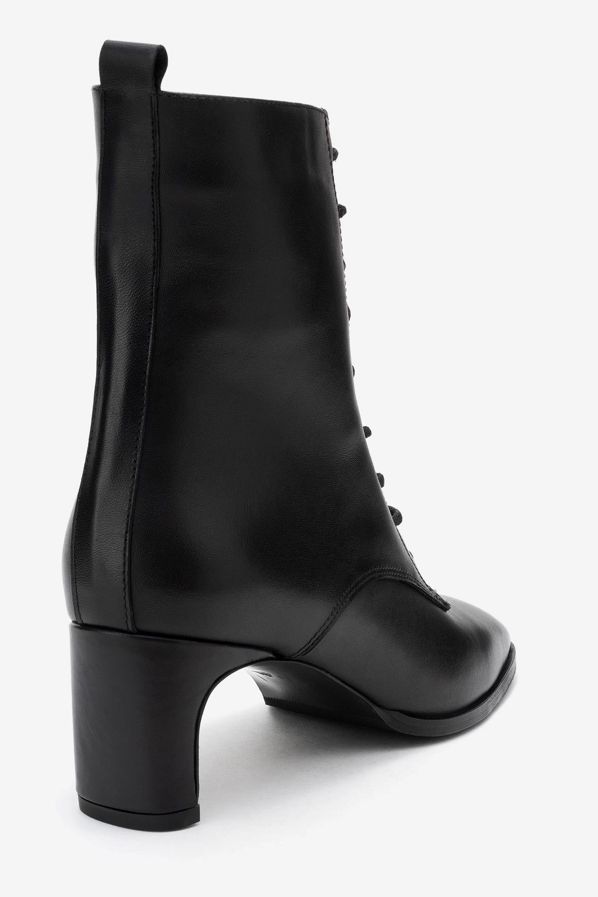 Forever & Always Womens Sudy Leather Lace Up Boots