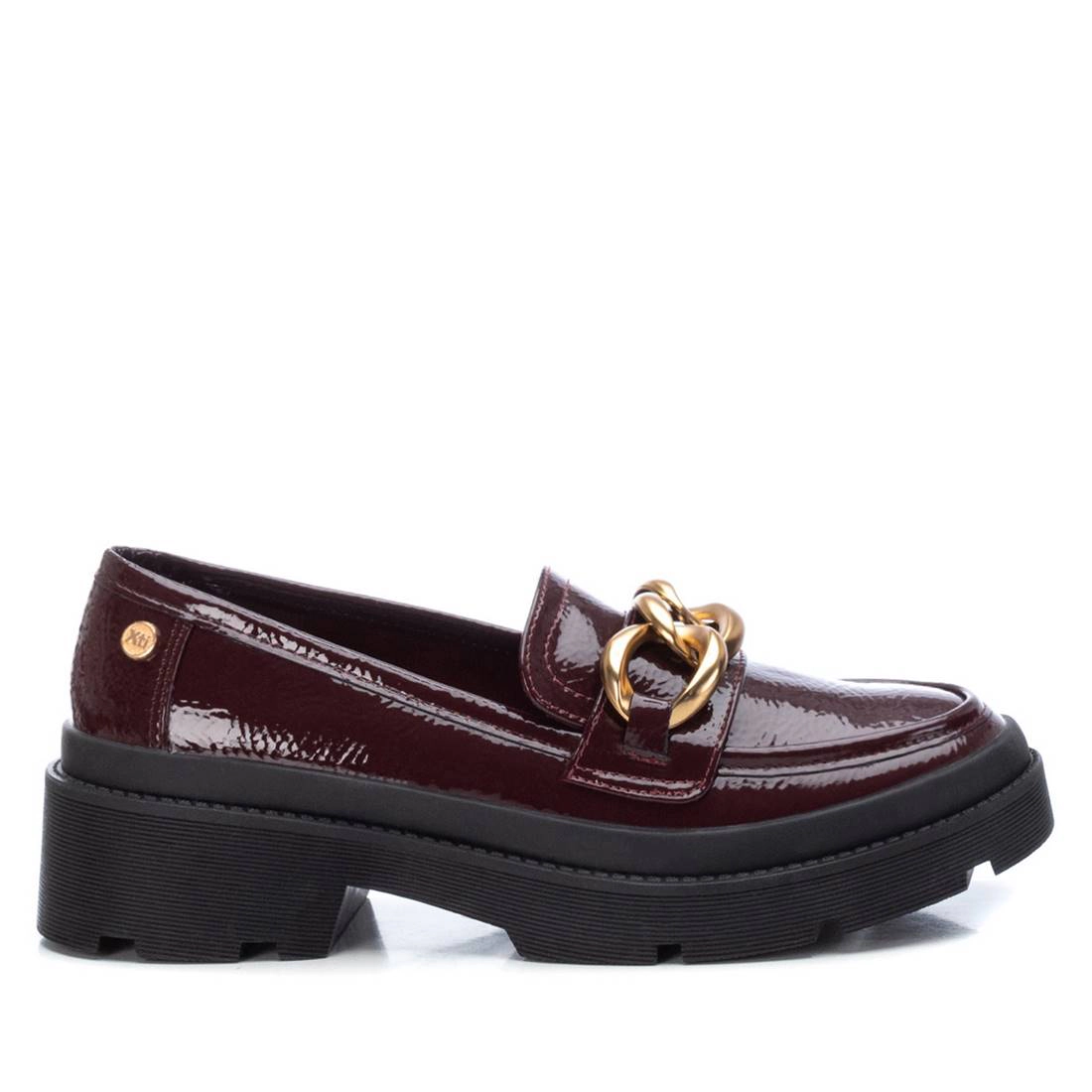 XTI Women's Patent Moccasins with Golden Chain