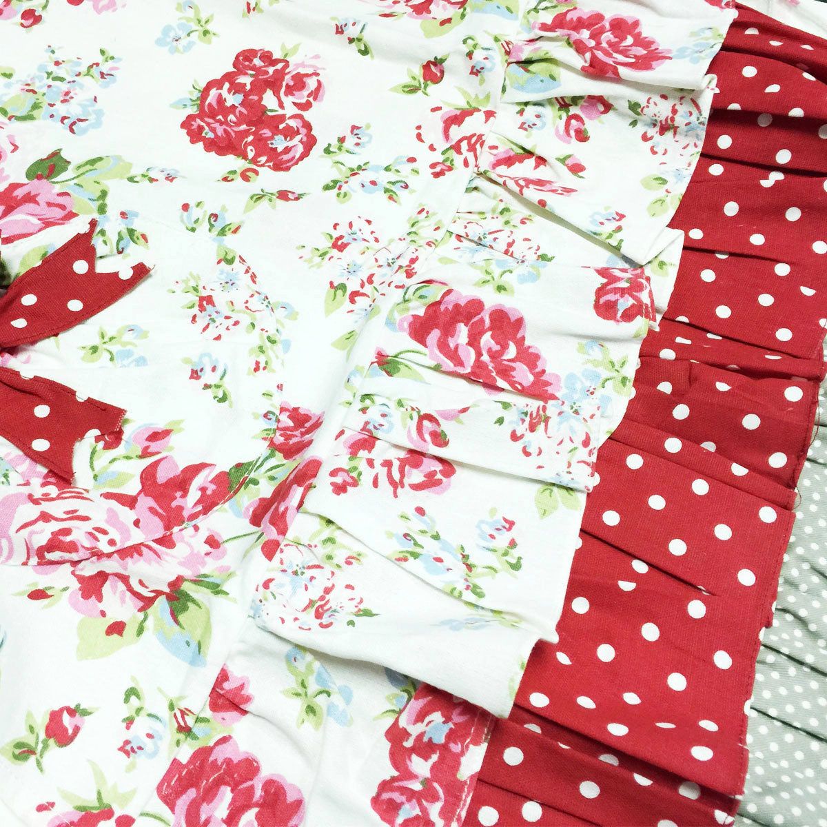 Wrapables Mother and Daughter Ruffles and Roses Apron for Baking, Cooking and Crafts