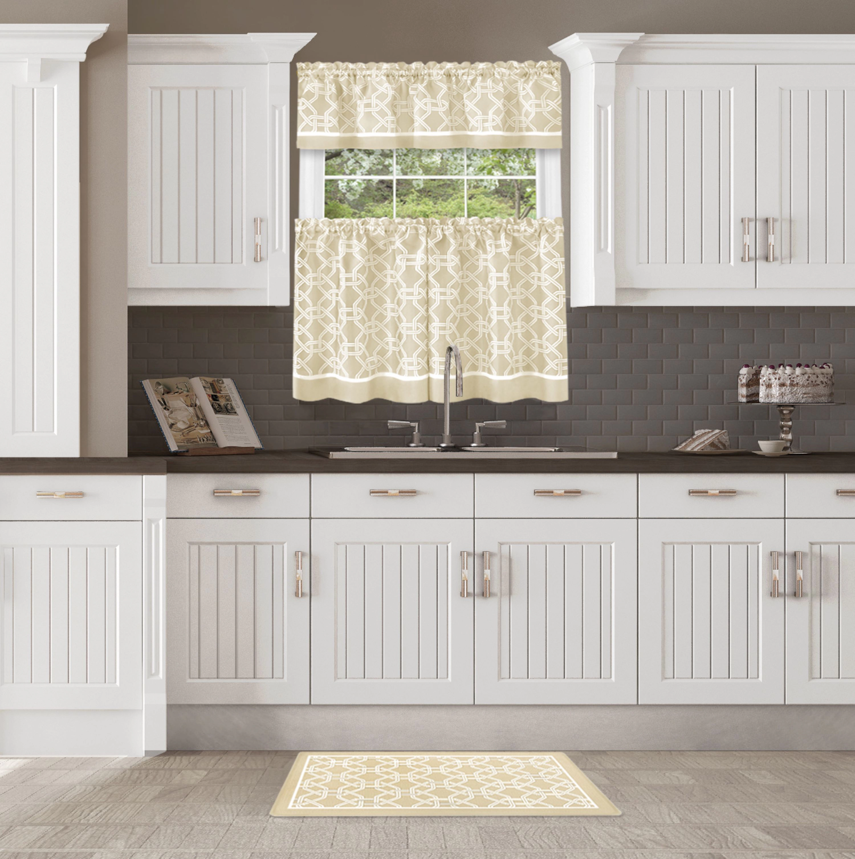 Kate Aurora Versailles Modern Geometric Chain Link Memory Foam Anti Fatigue & Skid Resistant Kitchen Mat - 18" x 30"
