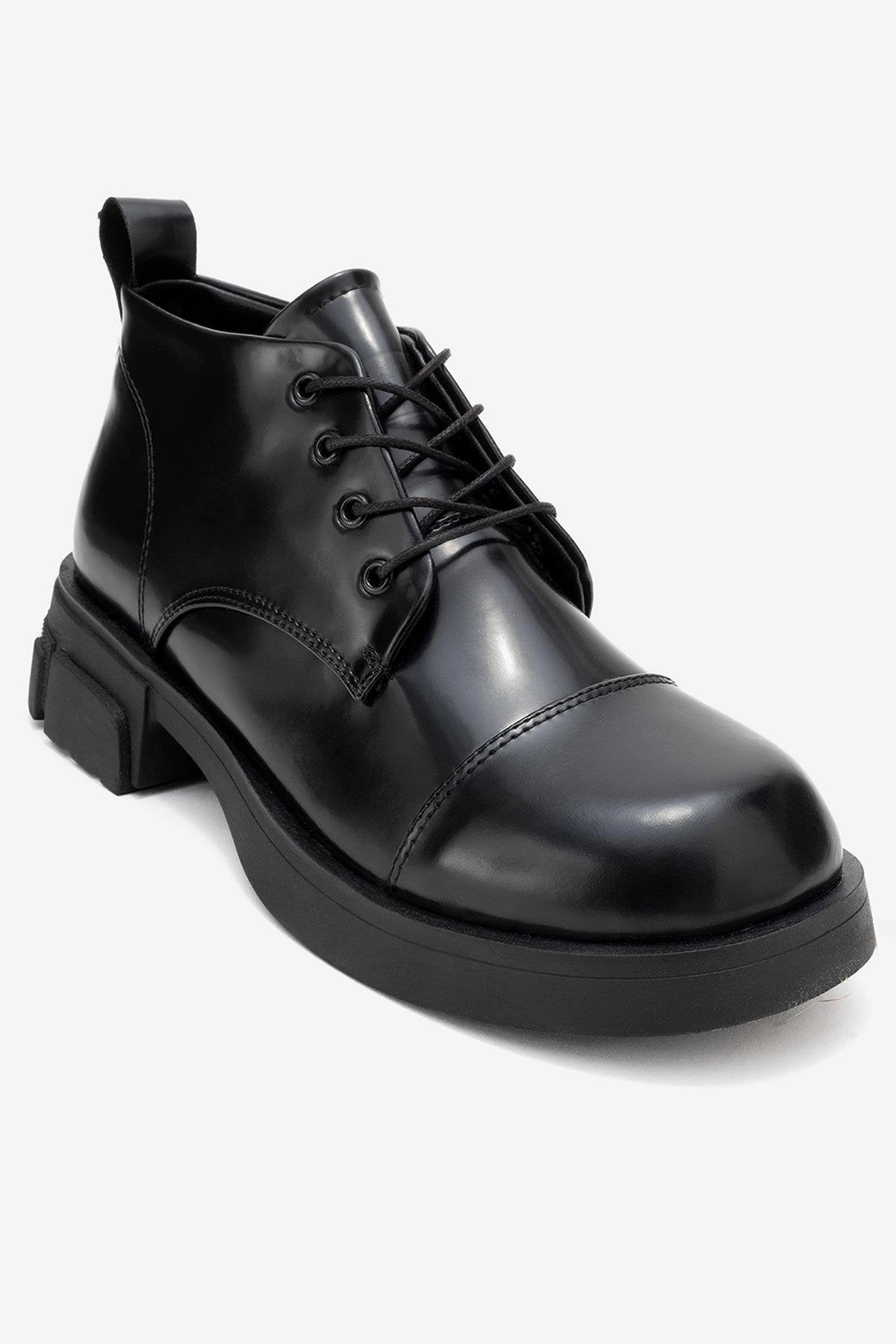 Prologue Shoes Womens Lagom Patent Boot