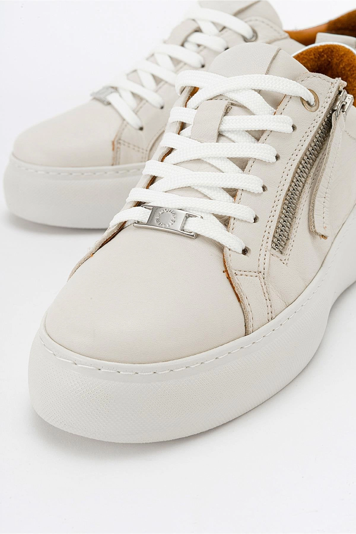 Forever & Always Womens Allie Leather Zip Sneaker