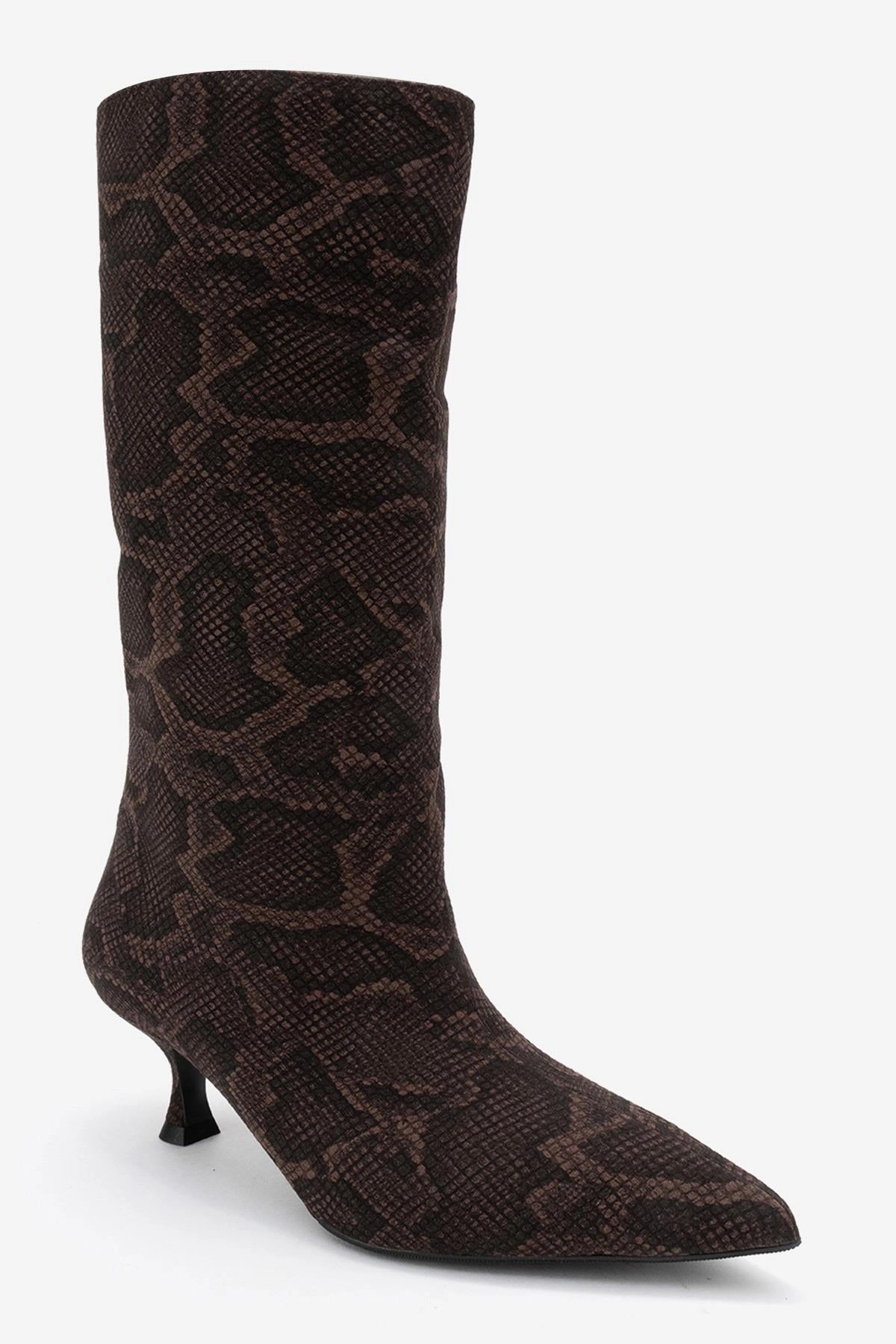 Prologue Shoes Womens Crow Embossed Pointed Toe Boot