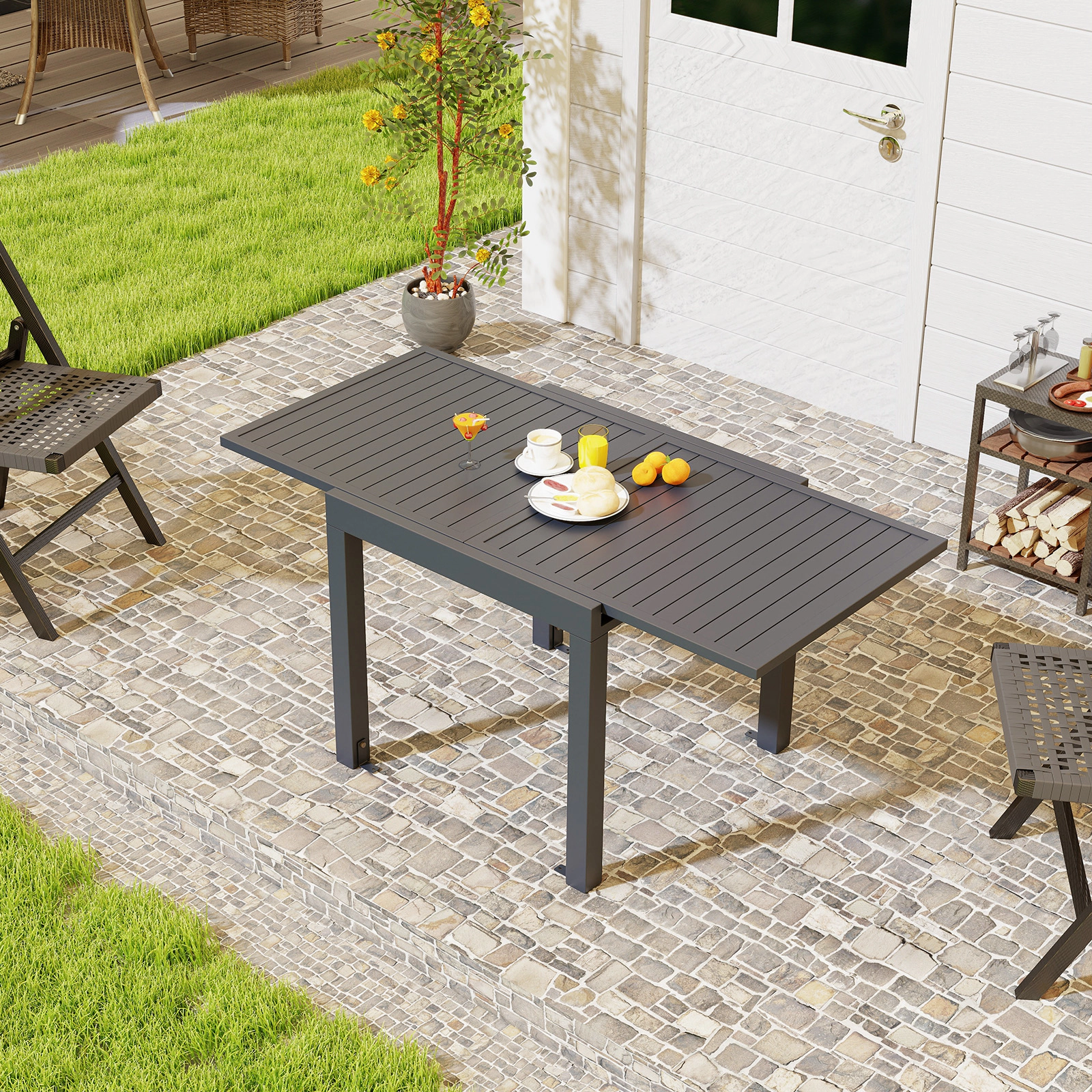 SUGIFT Expandable Aluminum Patio Dining Table for 4-6 People 31.5-in Wide 350-lb Capacity Dark Gray 1-Piece
