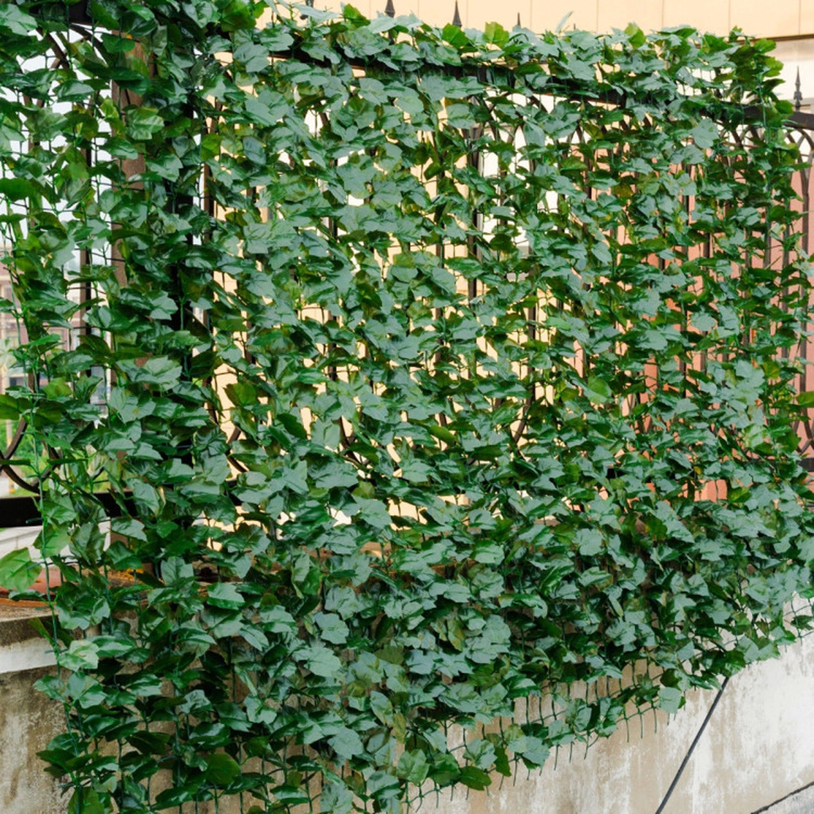 SUGIFT 40-in x 95-in Fade-Resistant Ivy Mesh Backing Faux Privacy Fence Screen 2.4-in x 2.2-in Leaves 4.5-lb Green