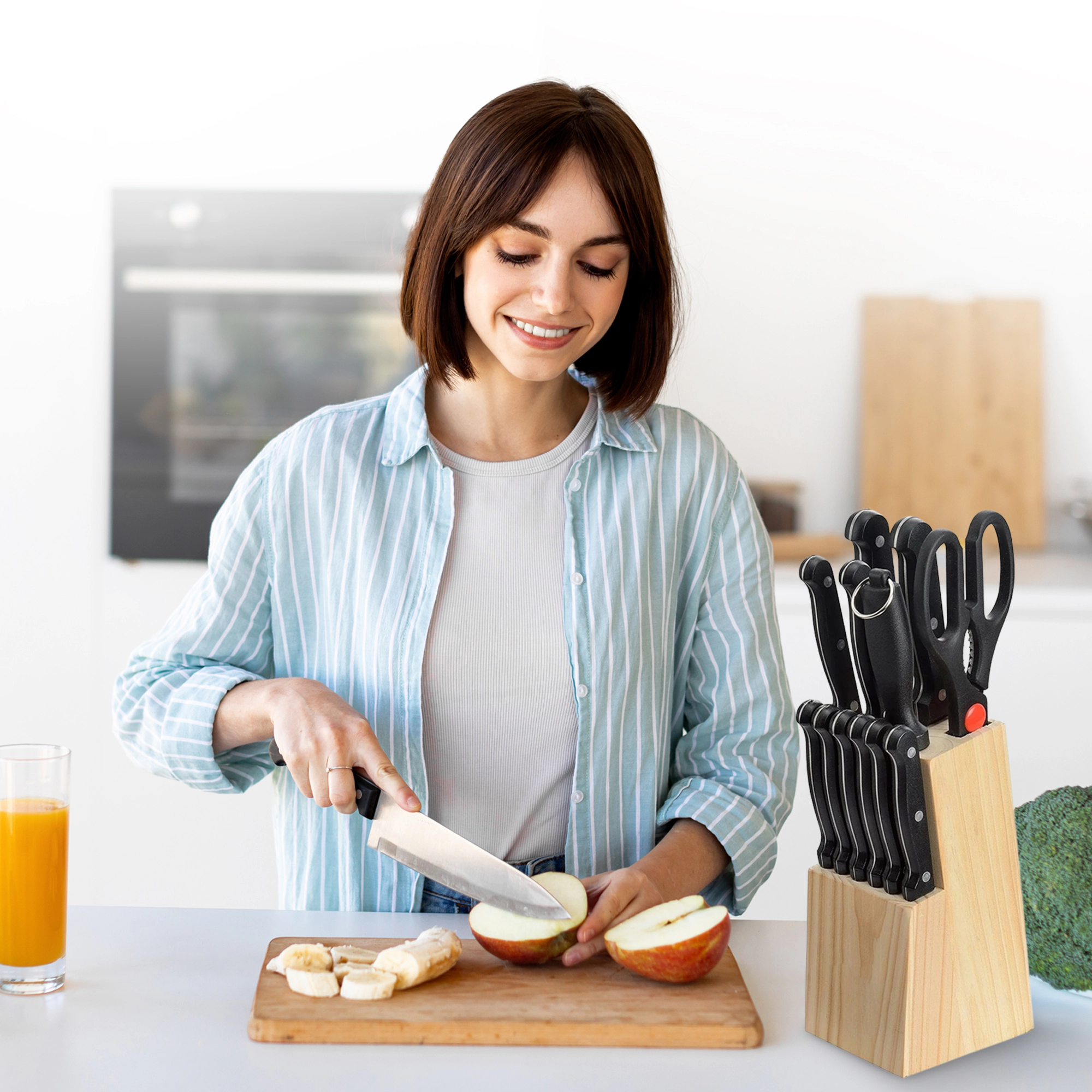Cheer Collection 14-Piece Stainless Steel Kitchen Knife Set with Wooden Storage Block