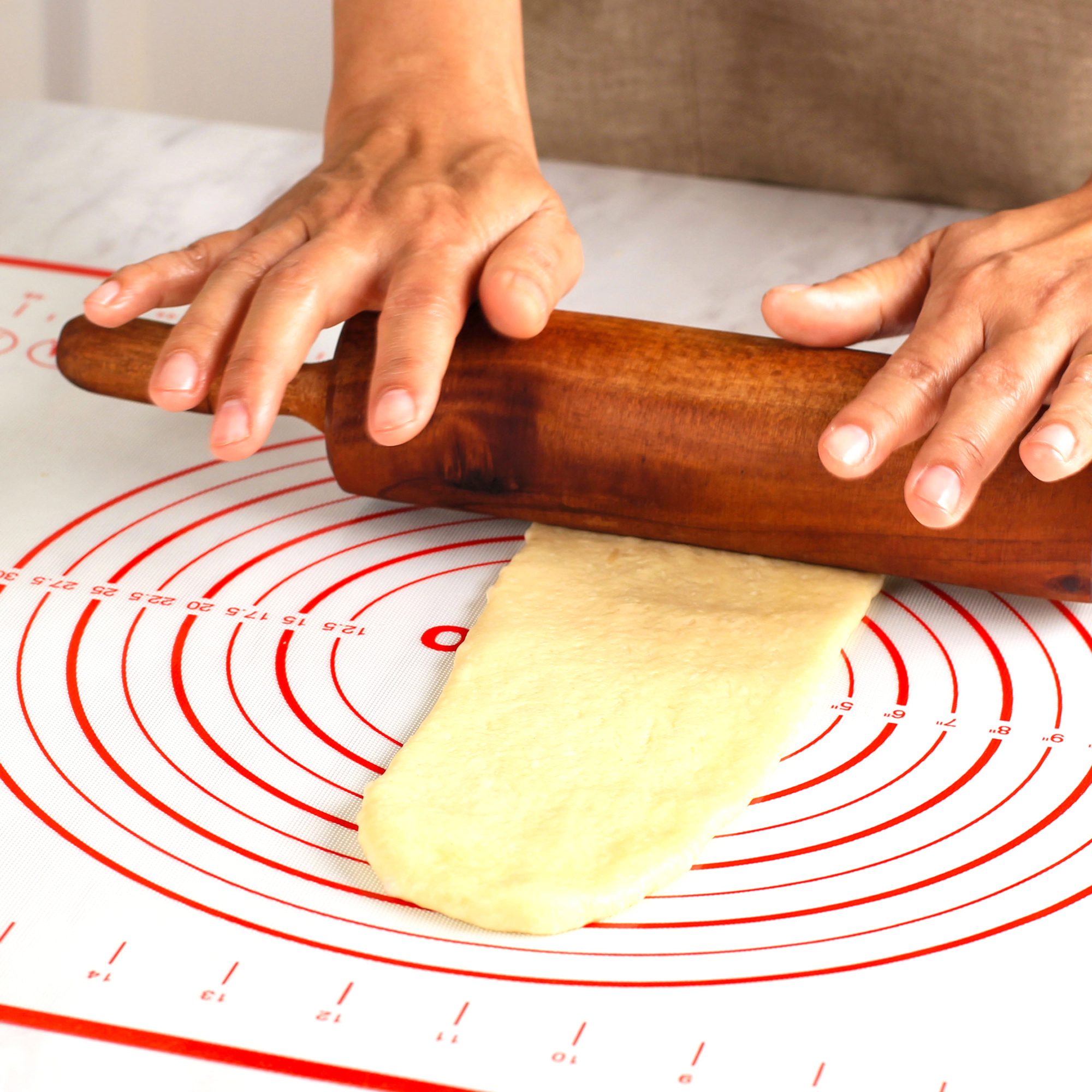 Cheer Collection Reusable Nonstick Silicone Pastry Mat with Measurement Guides and Nonslip Backing