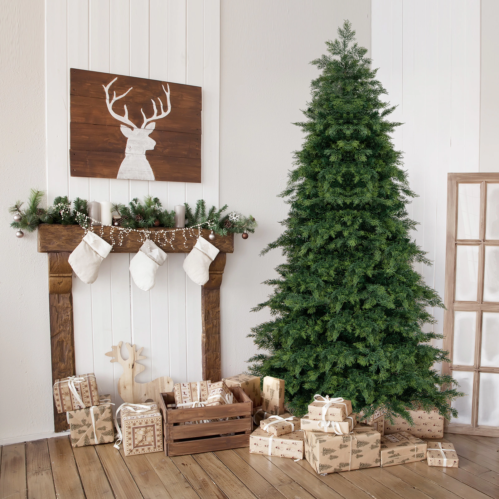 SUGIFT Hinged Artificial Christmas Tree with 721/1019 Branch Tips 6-ft Green PVC PE with Foldable Metal Base