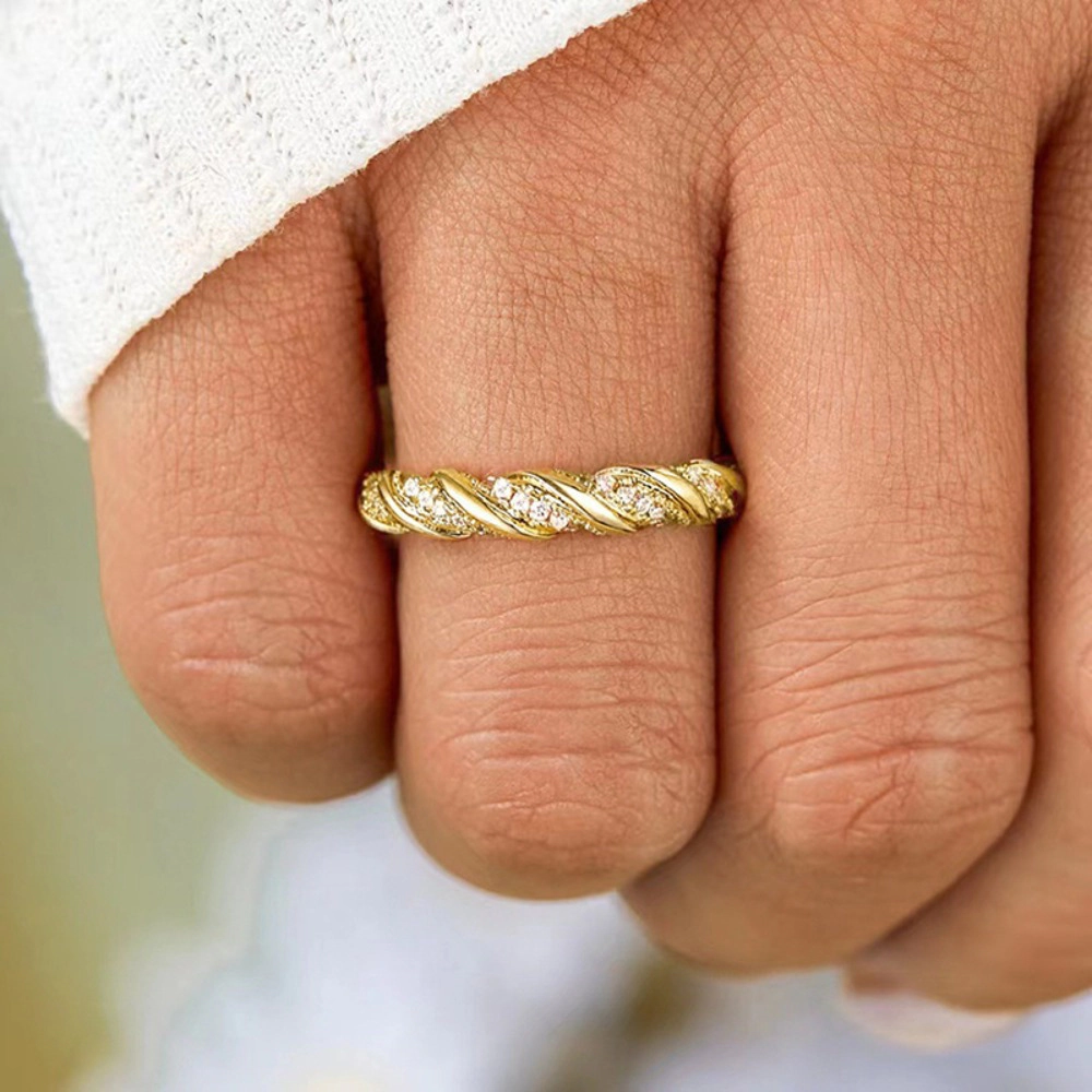 Simple Twisted Lines Zircon Ring For Women Exquisite Light Luxury Ring