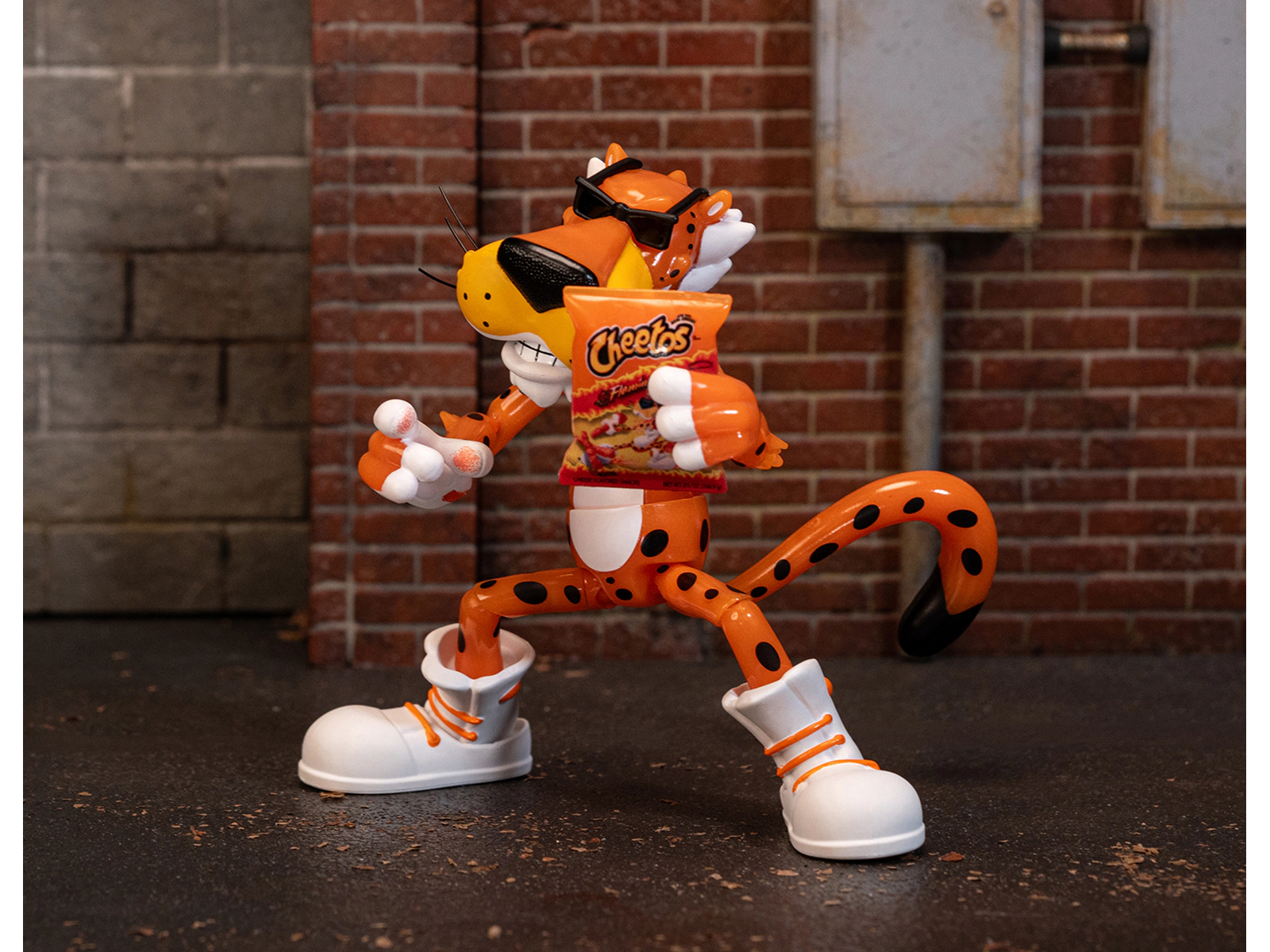 Jada Chester Cheetah 5.5" Glow-in-the-Dark Figure with Accessories and Alternate Head and Hands "Flamin' Hot