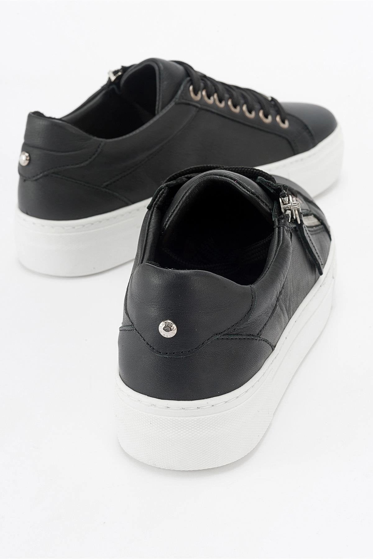 Forever & Always Womens Beryl Leather Zip Sneaker