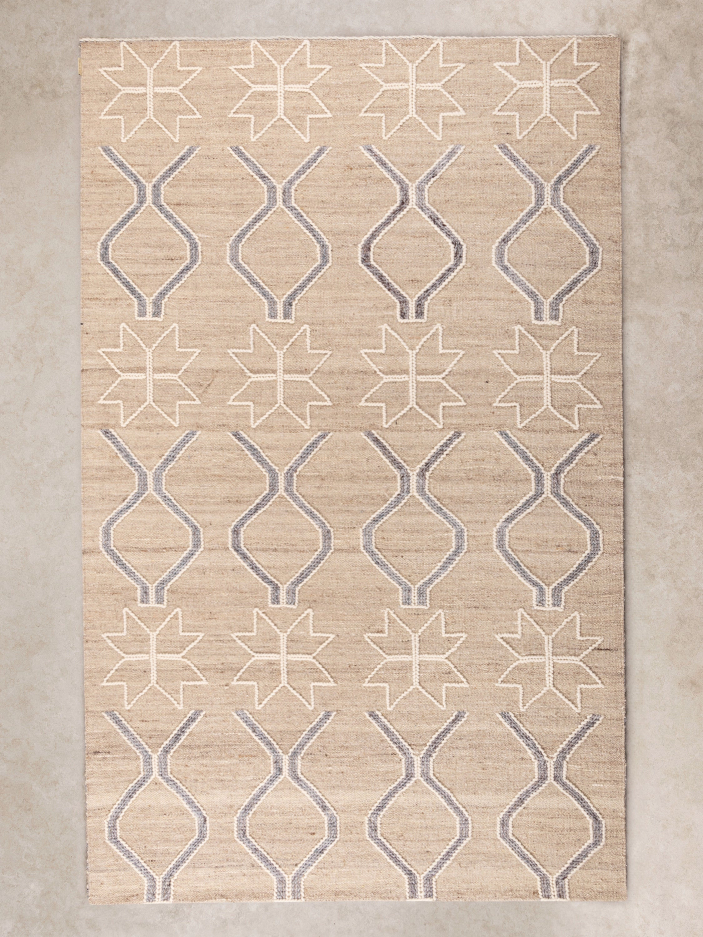 GAURI KOHLI Isaa Area Rug 5'x8'