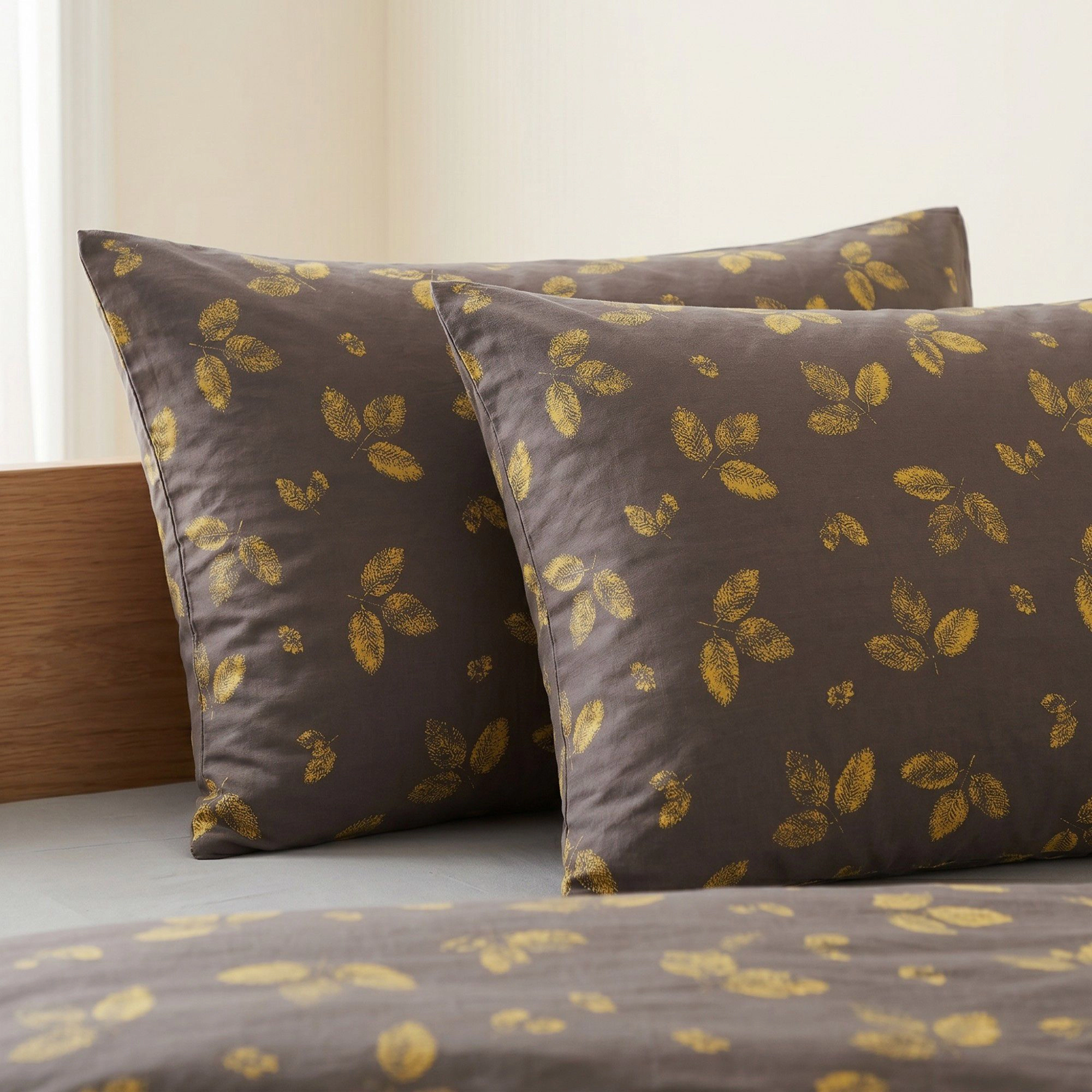 Alilang Unisex 4-Piece Cotton Bedding Set with Leaf Print Duvet Cover, Pillowcases, and Flat Sheet