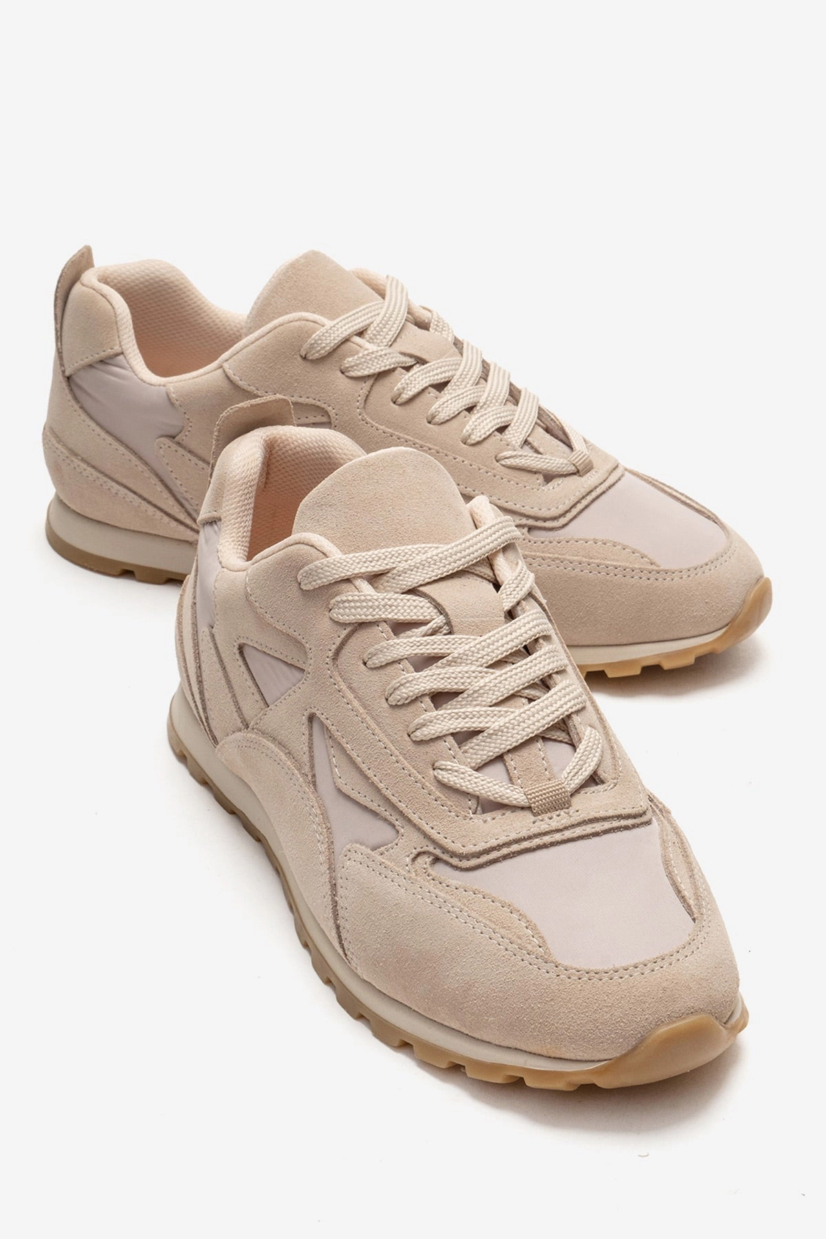 Forever & Always Womens Sahra Leather Sneaker