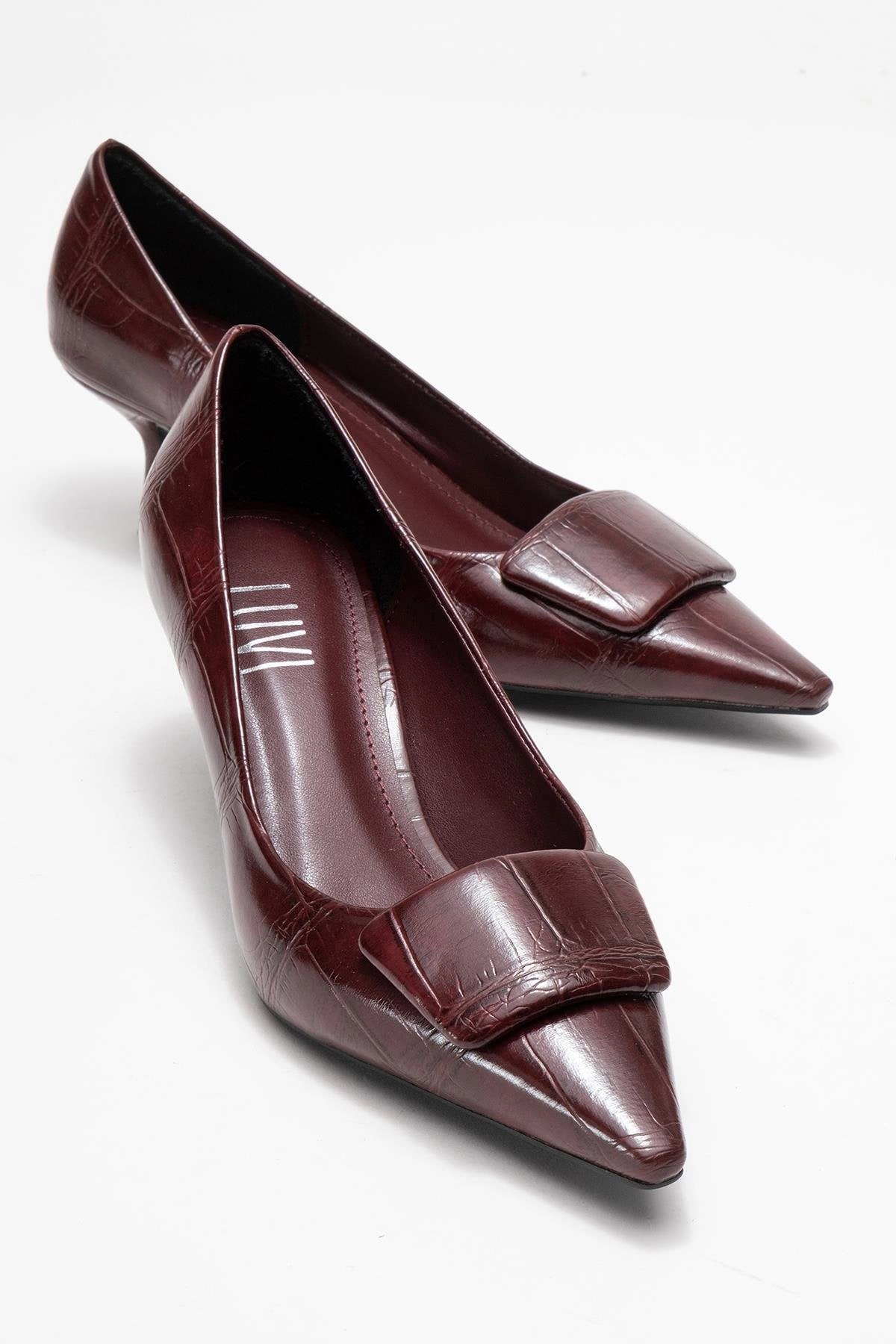 Prologue Shoes Womens Marcia Buckle Pointed Toe Pump
