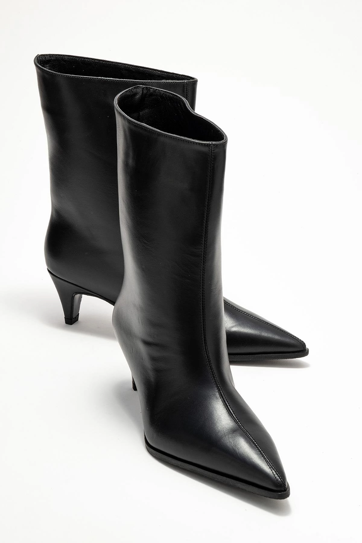 Forever & Always Womens Aleo Leather Pointed Toe Boot