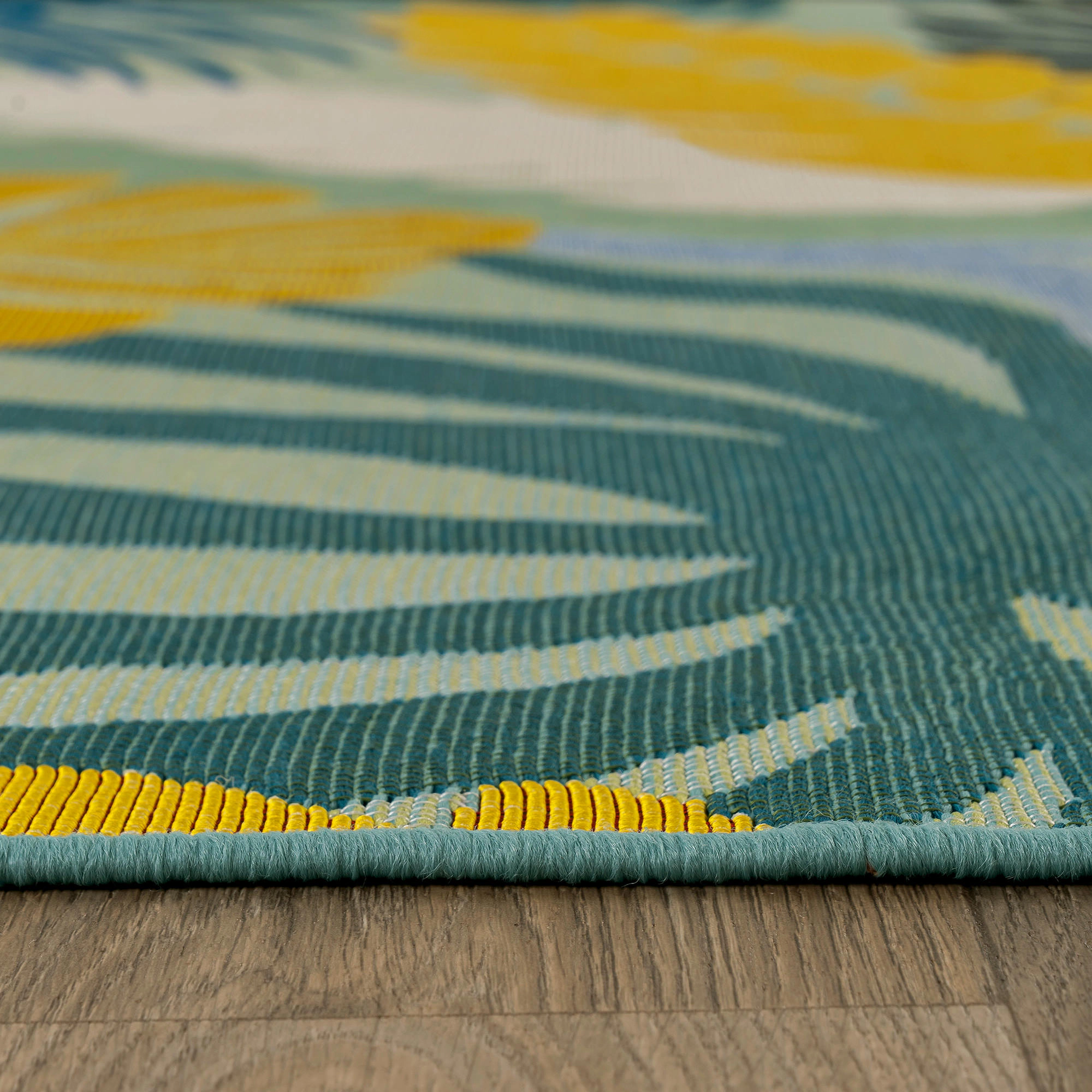 World Rug Gallery Coastal Tropical Leaf Indoor/Outdoor Patio Area Rug, Easy-Care Patio Rug
