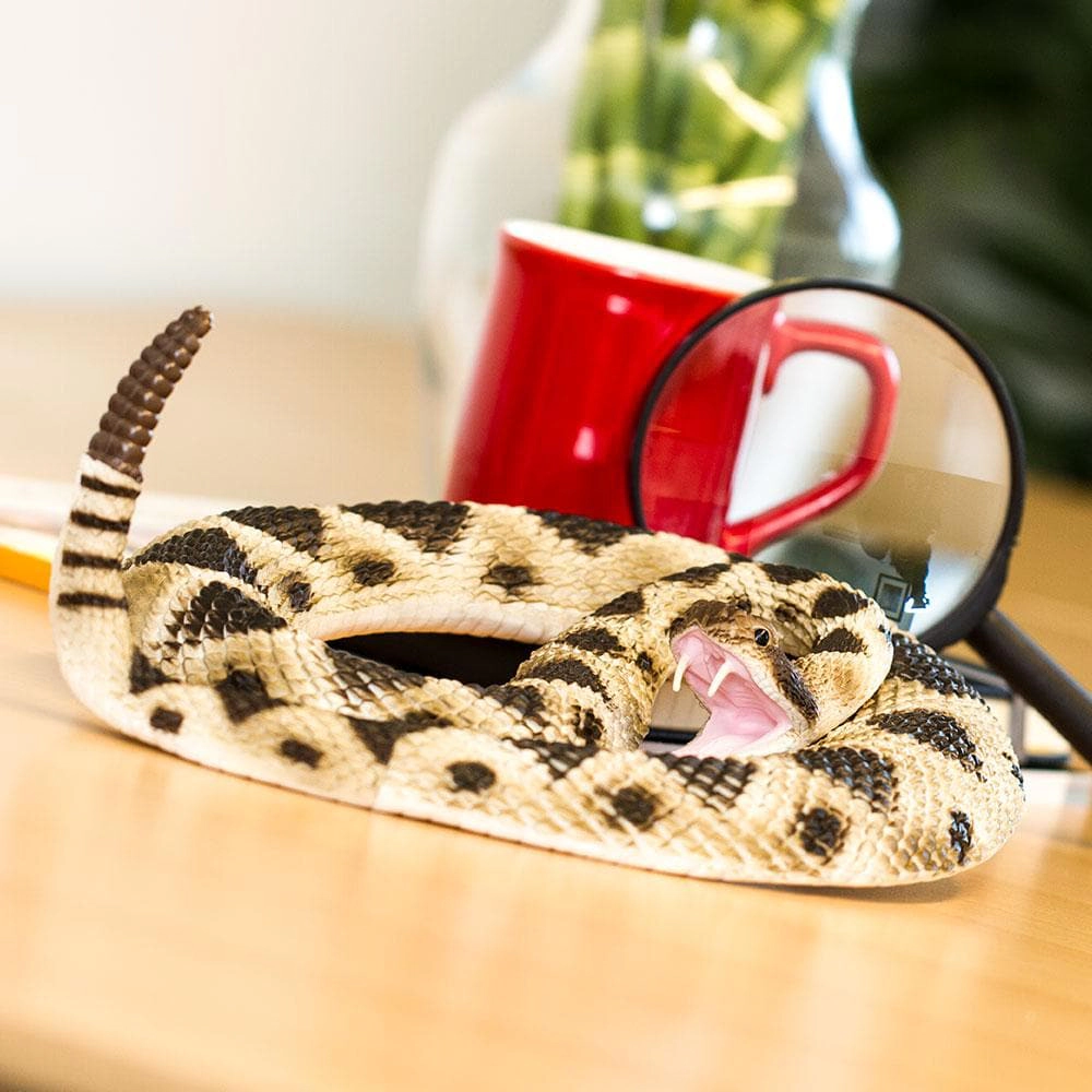 Safari Ltd. - Eastern Diamondback Rattlesnake Kids Toy Figure