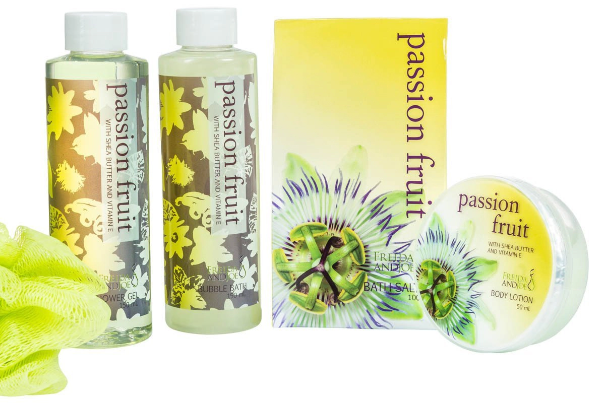 Freida and Joe Women Freida & Joe Bath & Body Spa Gift Set In A Tub Basket in Passion Fruit Scent