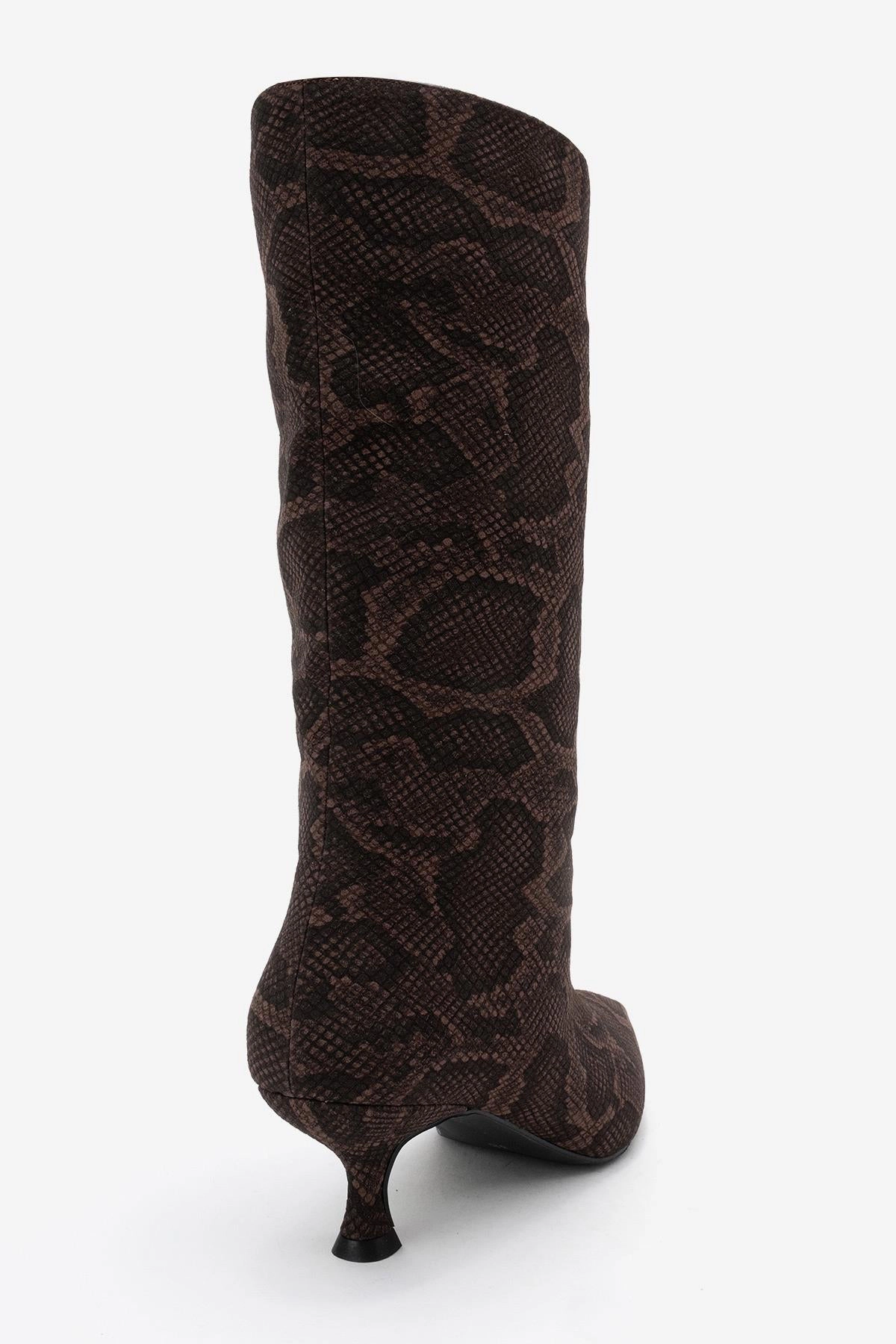 Prologue Shoes Womens Crow Embossed Pointed Toe Boot