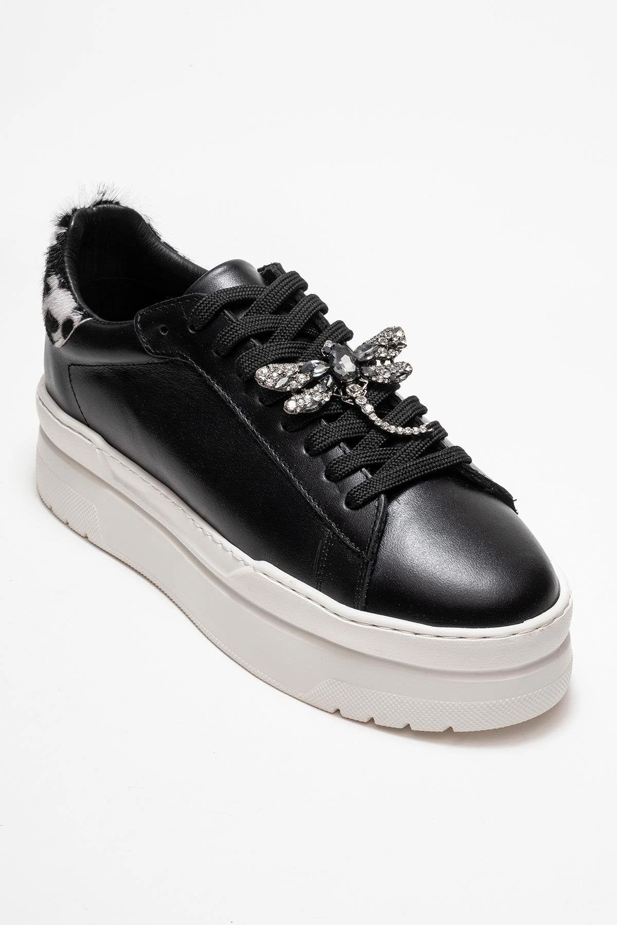 Forever & Always Womens Laren Leather Buckle Sneakers